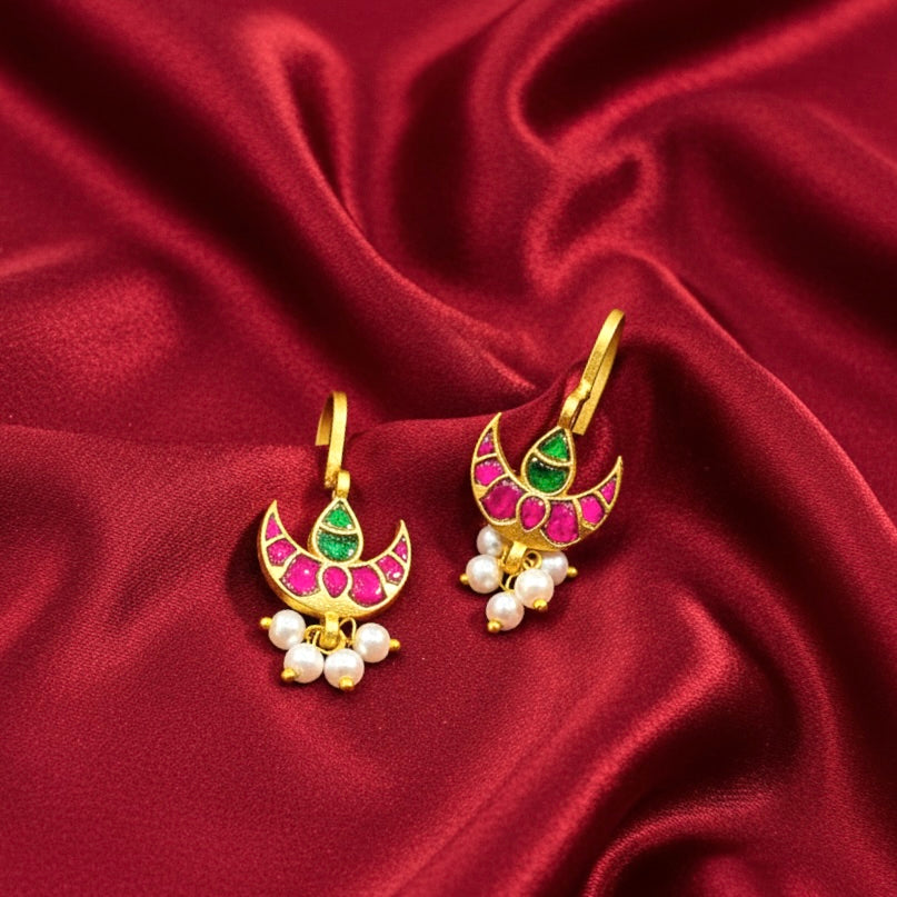 Nayaab Komal Earclip