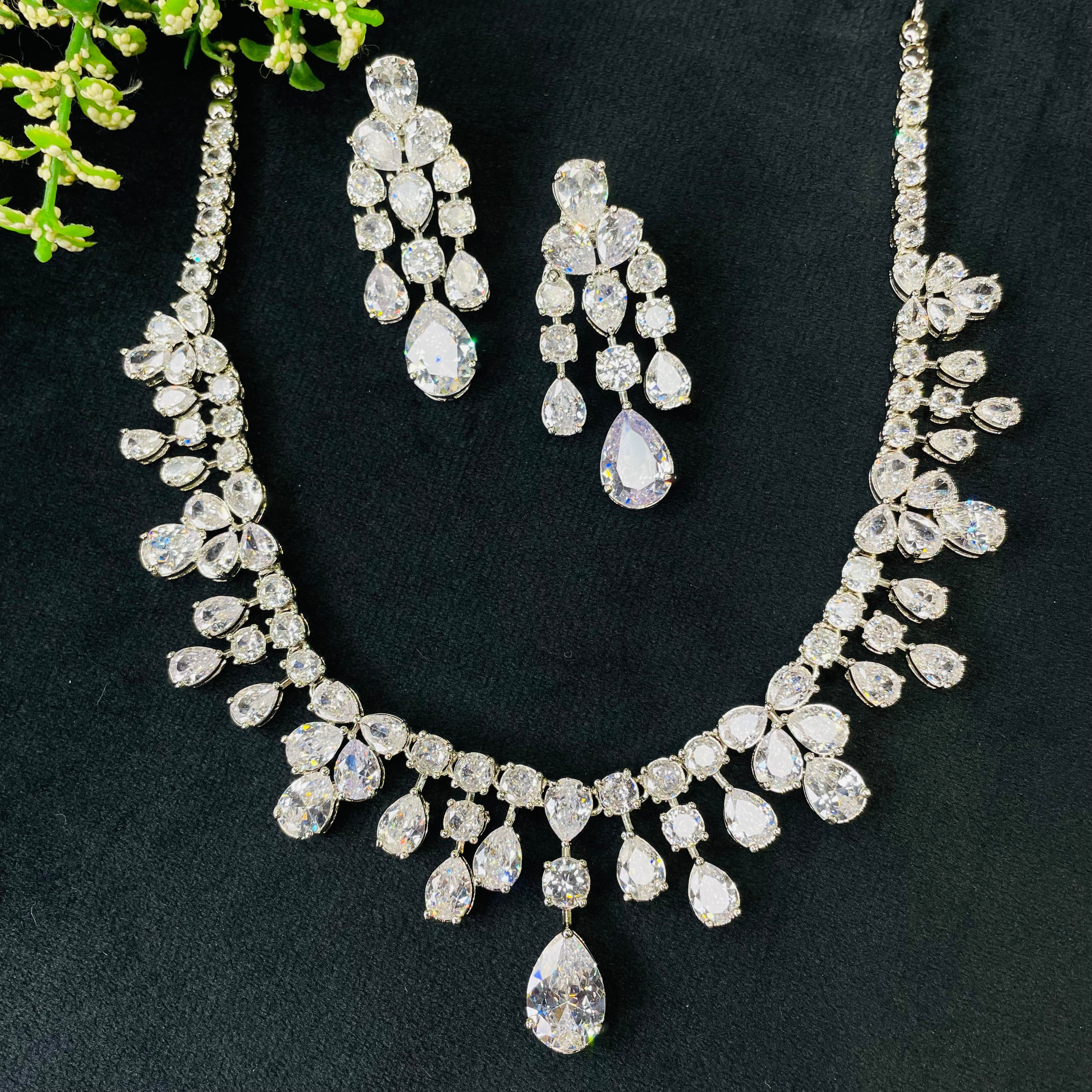 Ad Semi neckpiece
