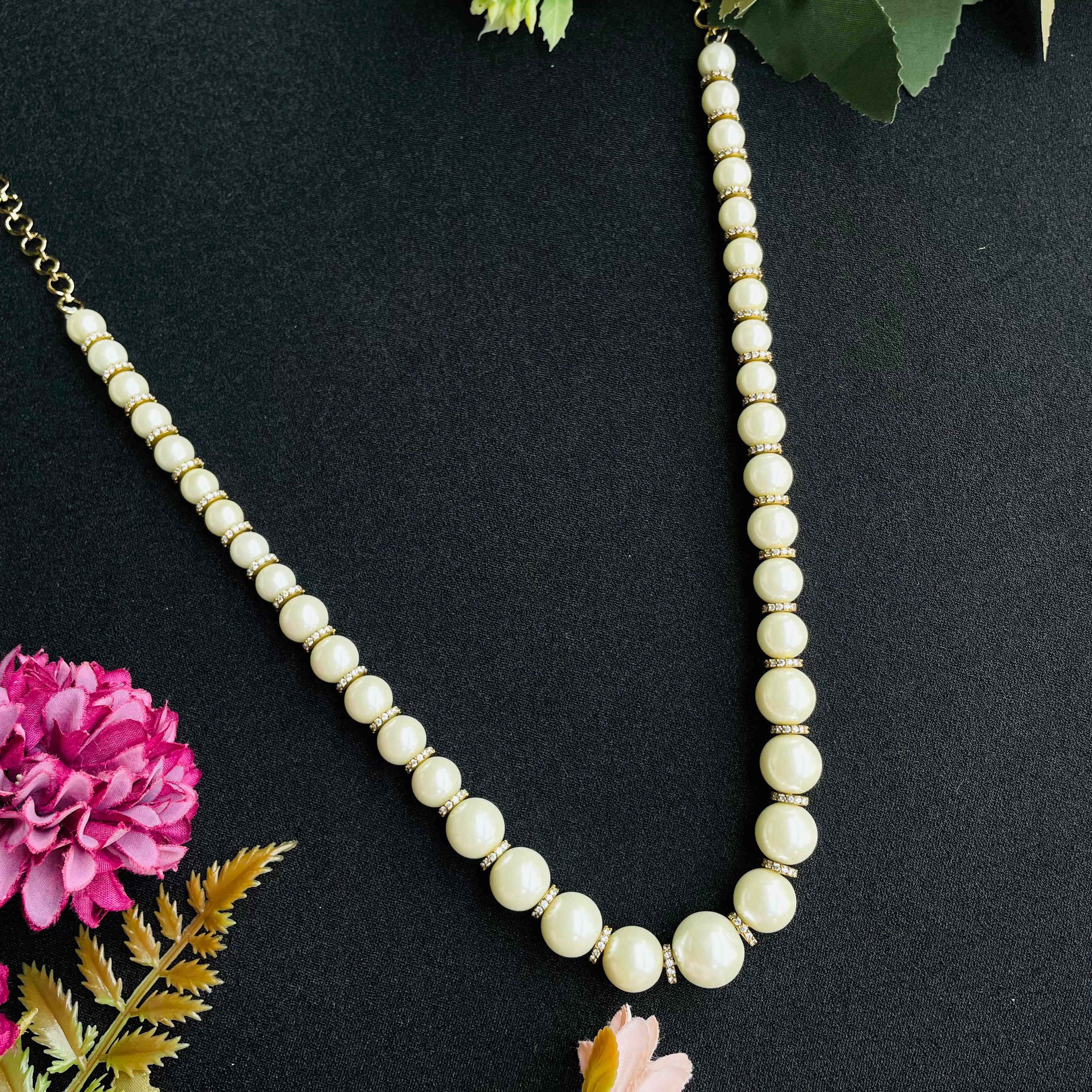 Nayaab Shanaya Pearl Neckpiece