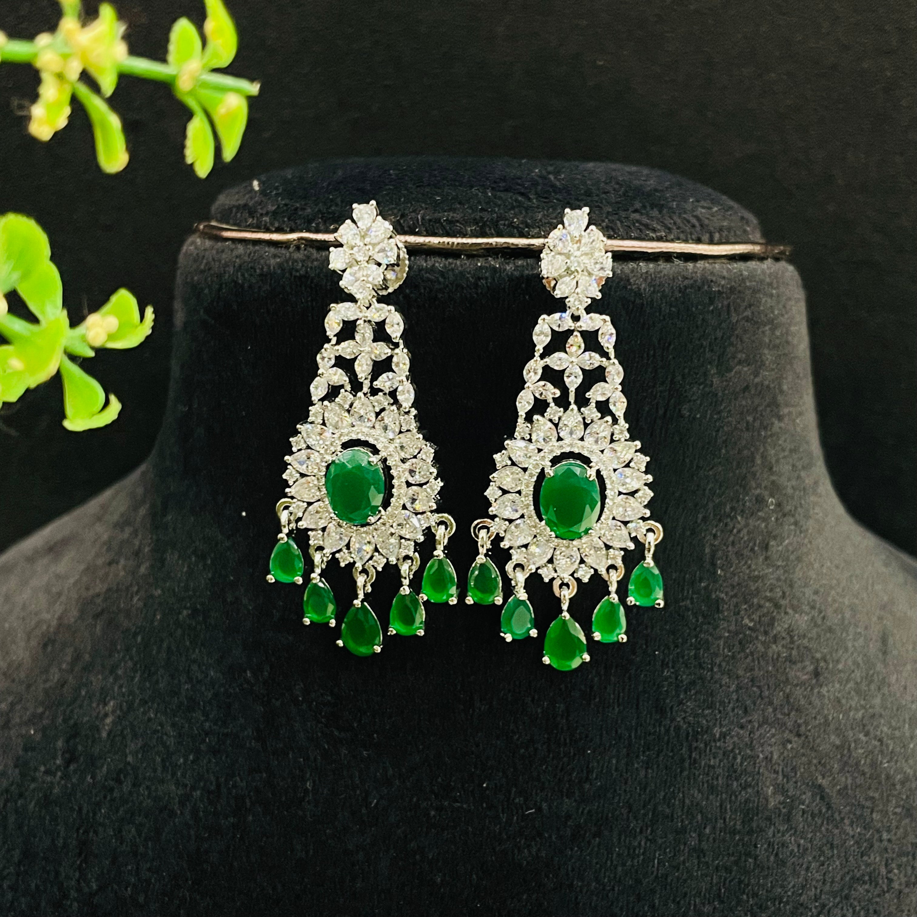 Ad Genevieve Neckpiece