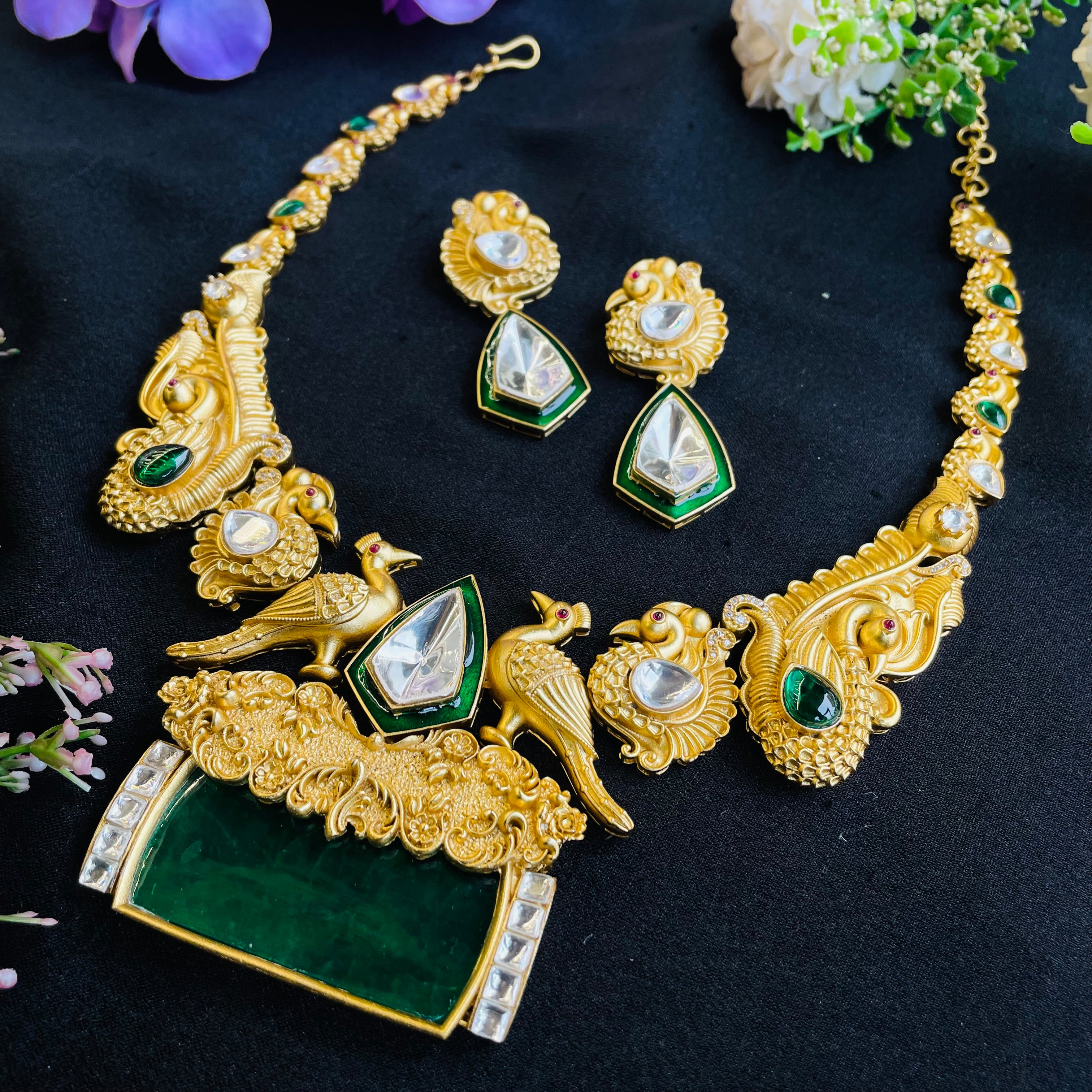 Nayaab ziya Neckpiece