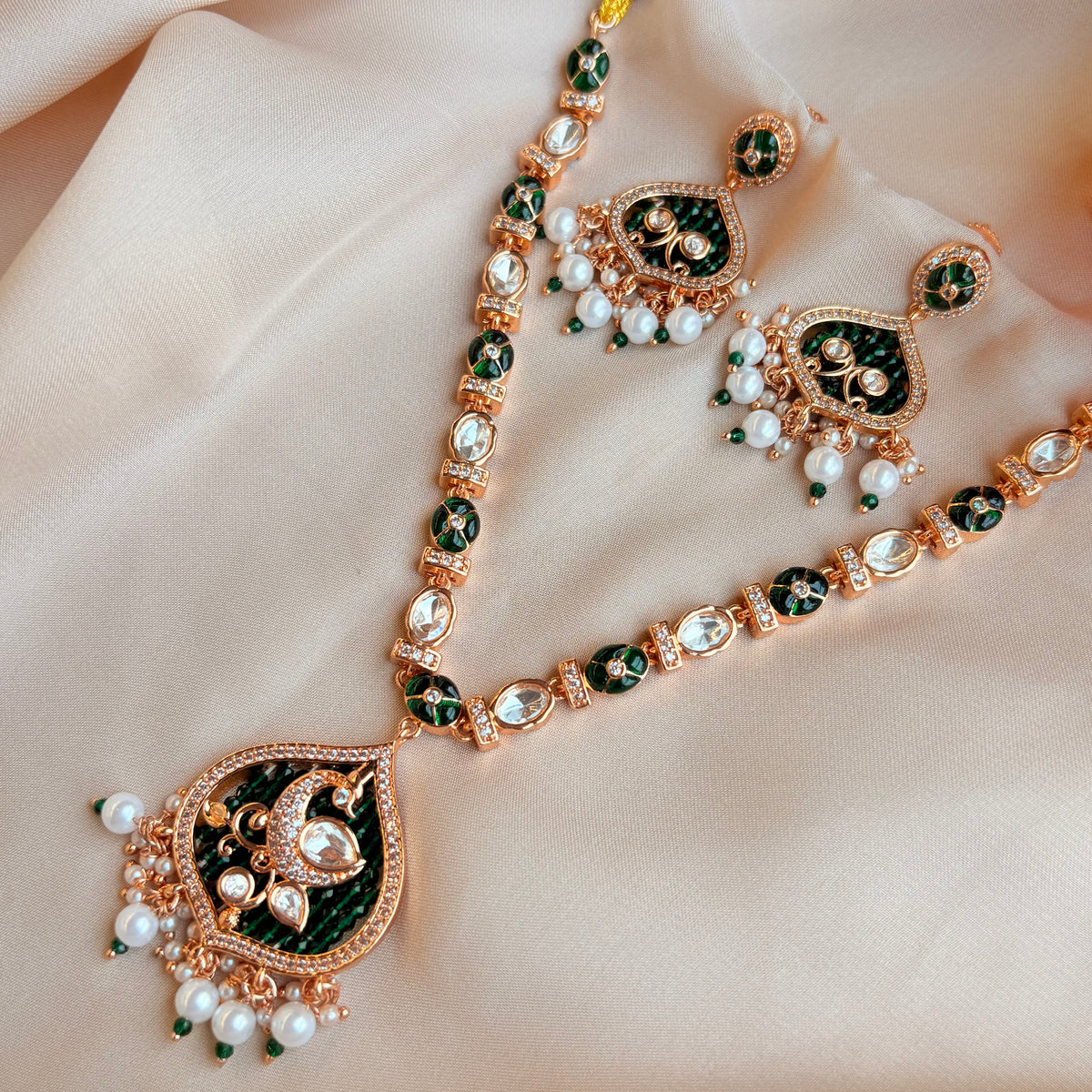 Aarvi Neckpiece
