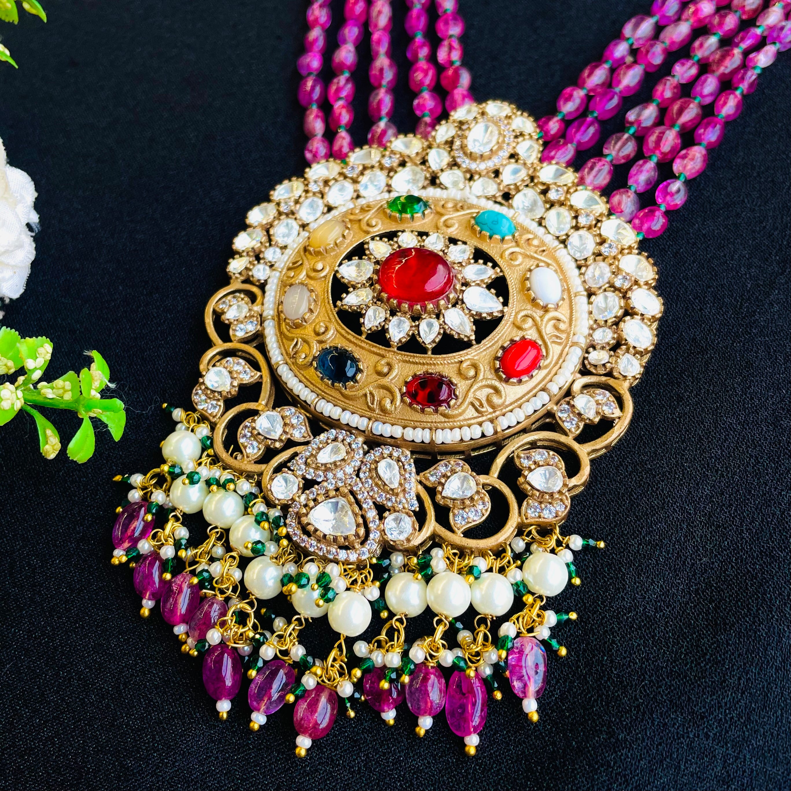 Nayaab Ruksar Neckpiece