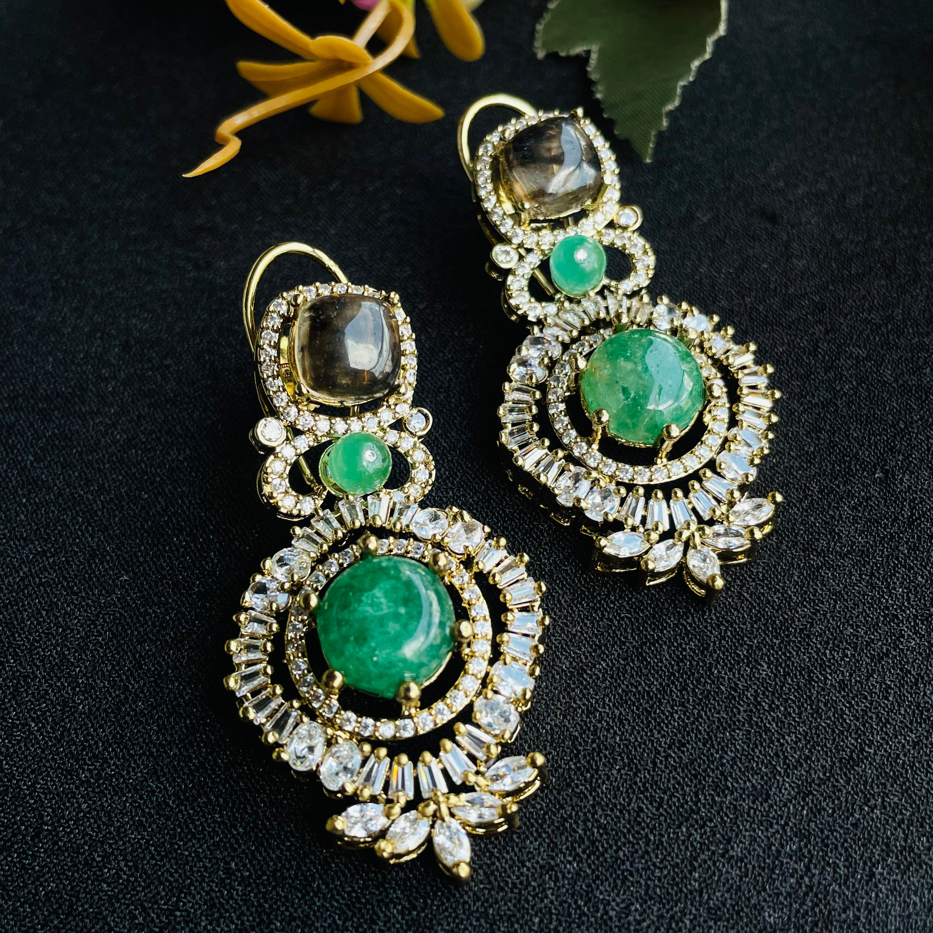 Nayaab Haniya Navratna Neckpiece