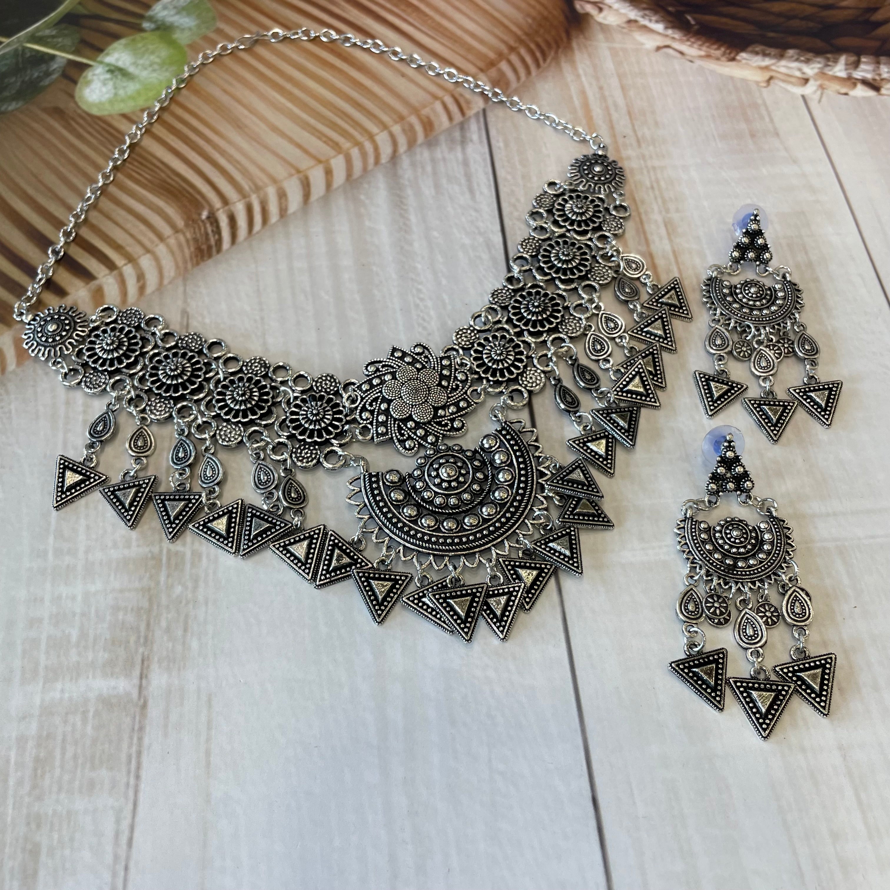 Inara Maya Choker