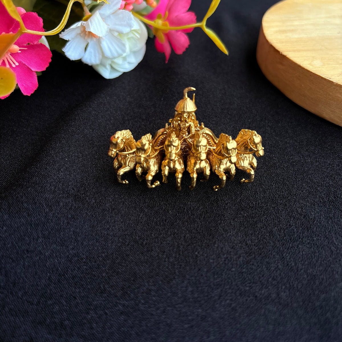 Nayaab Avni Brooch