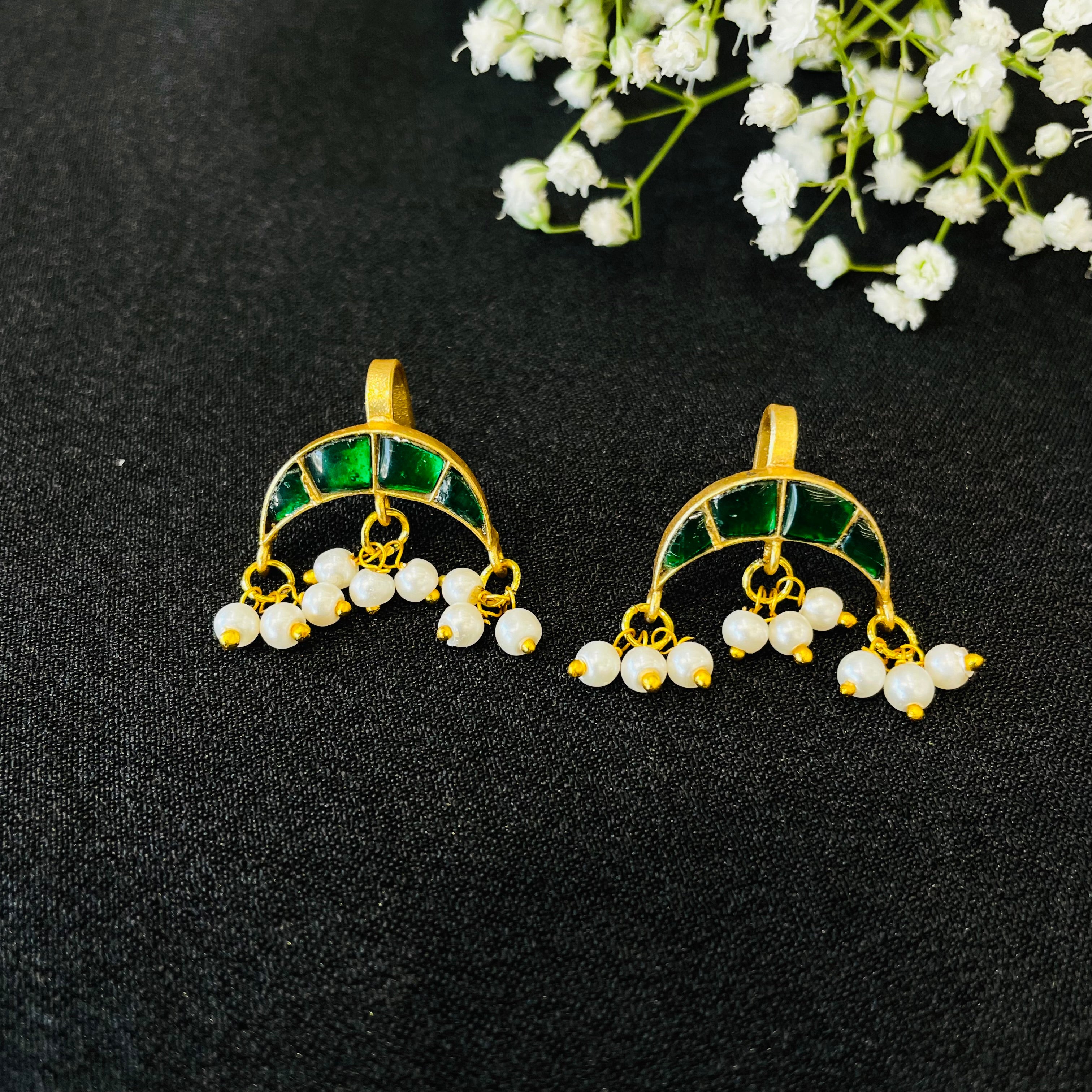 Nayaab Akira earclip