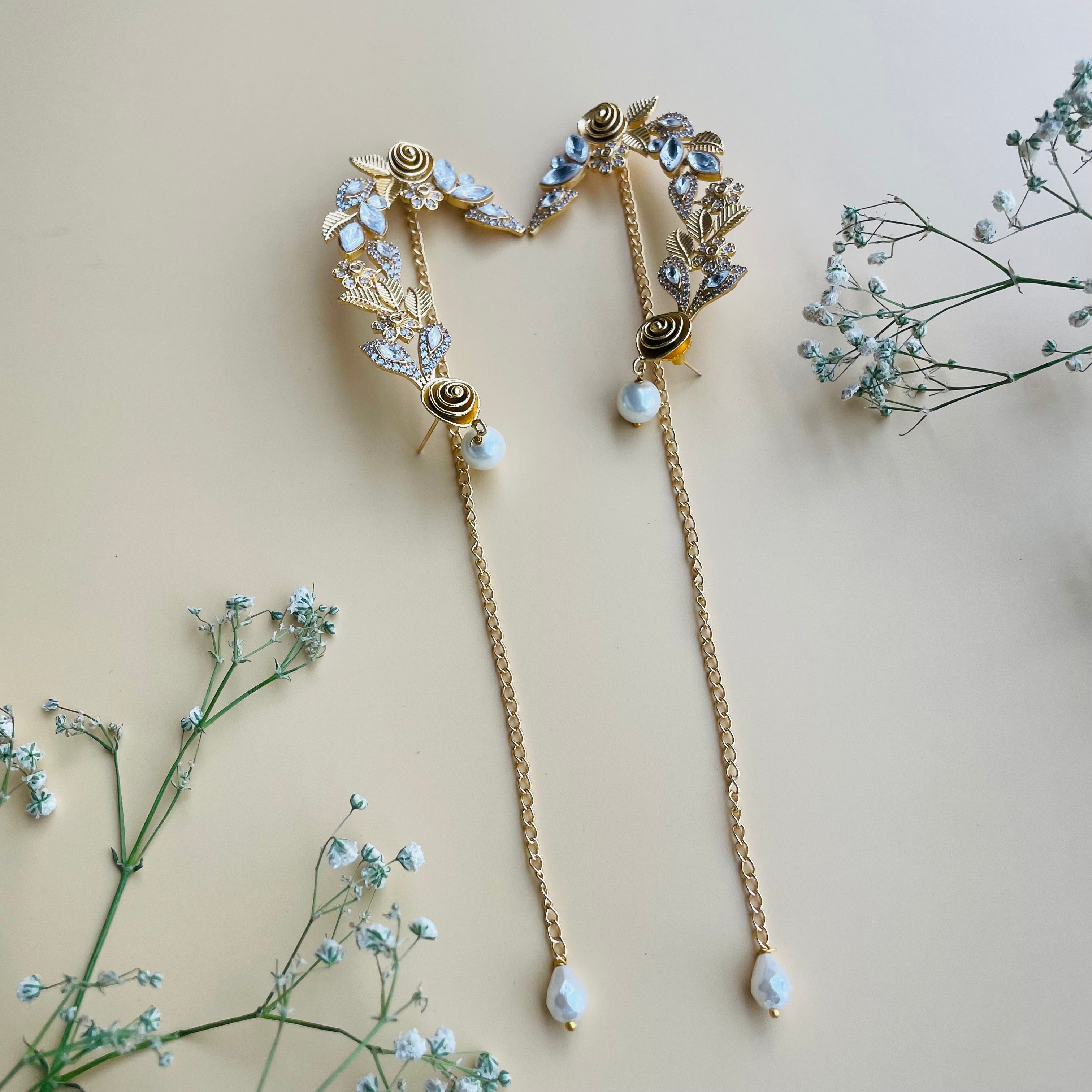 Nayaab Varnika Earcuff