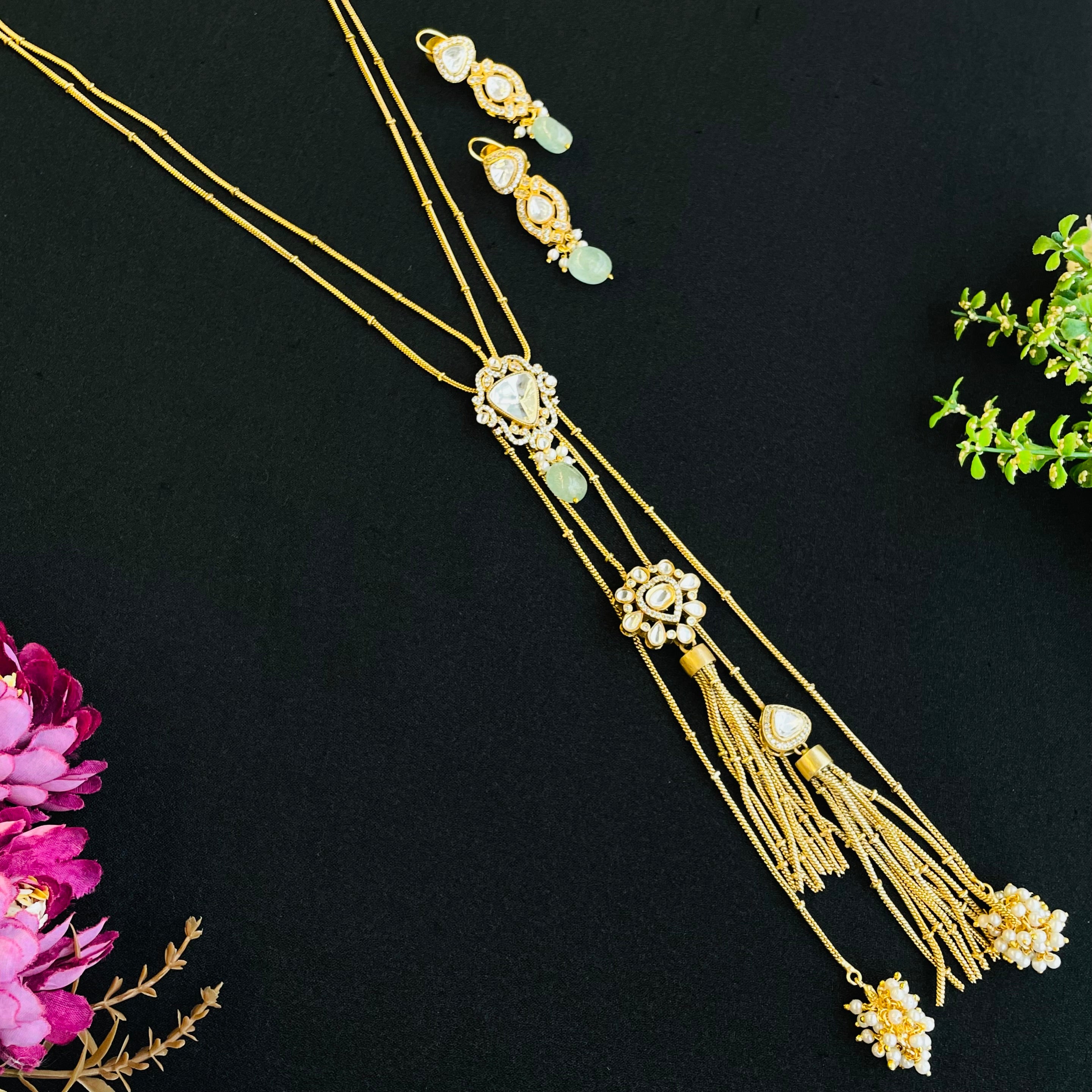 Nayaab Alnisa Neckpiece