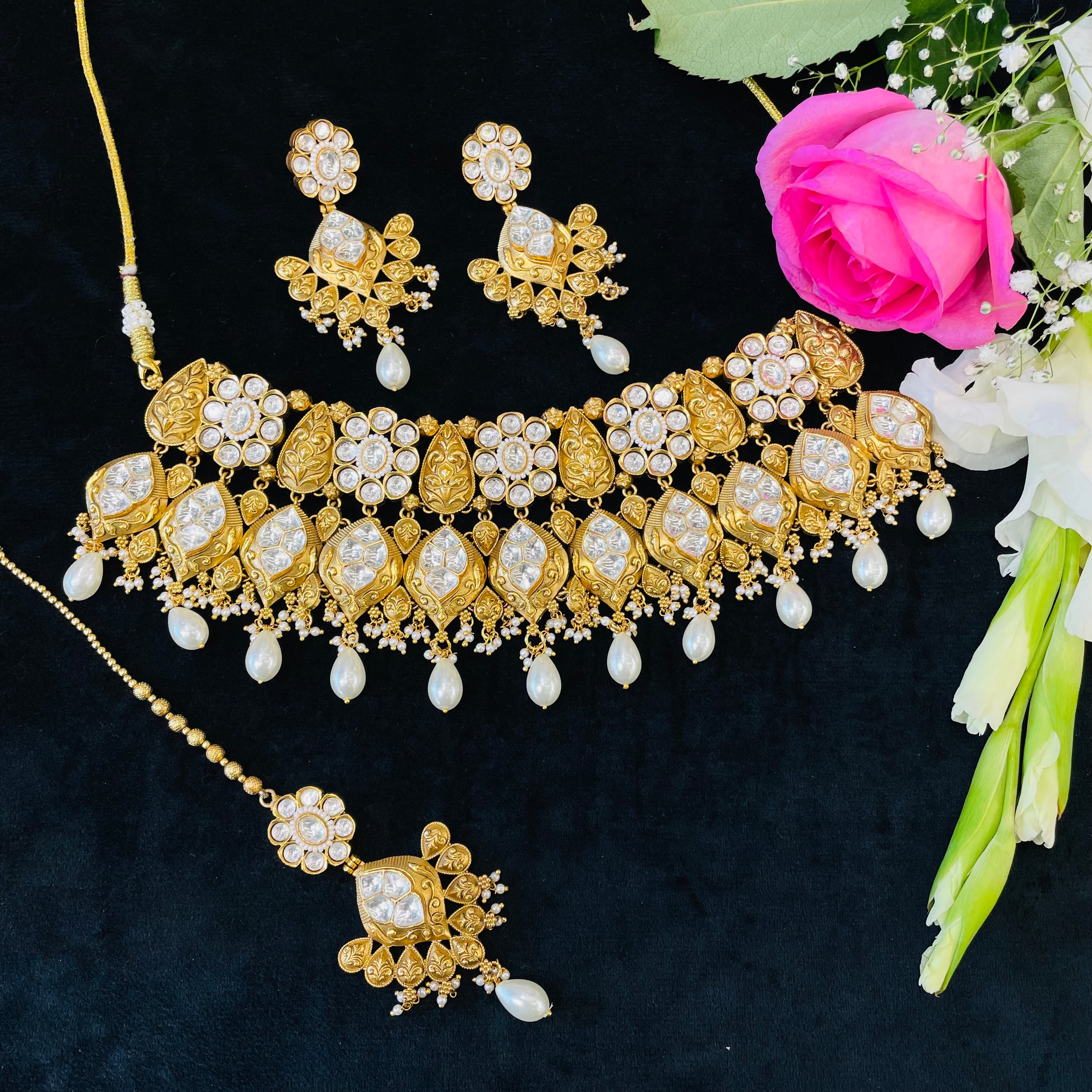 Nayaab Sana neckpiece