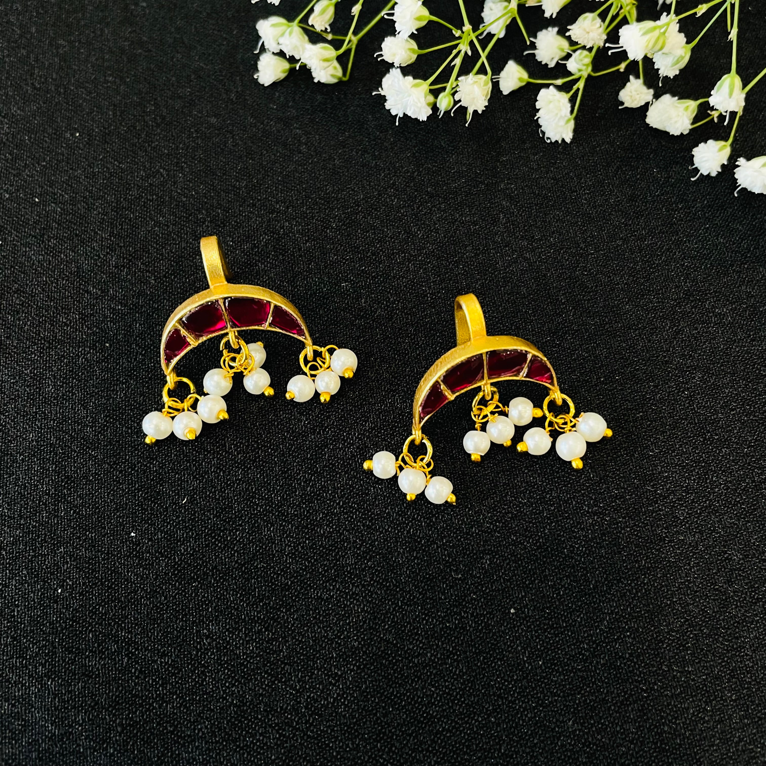 Nayaab Akira earclip