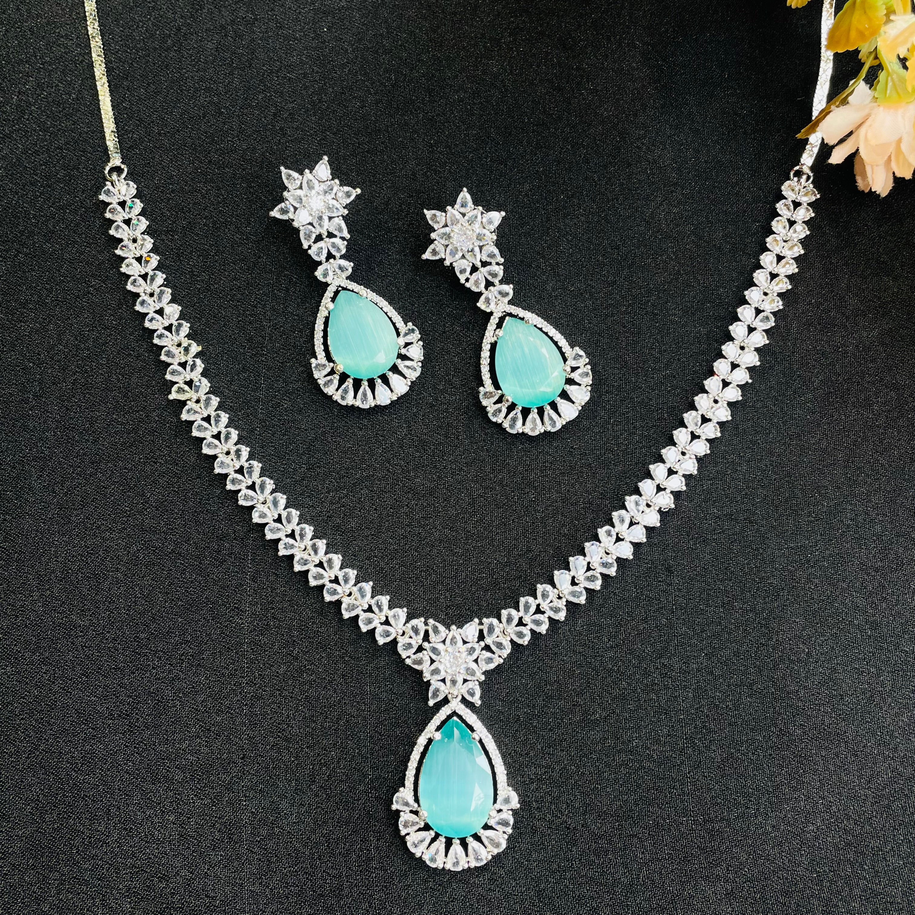 Ad Aria Neckpiece