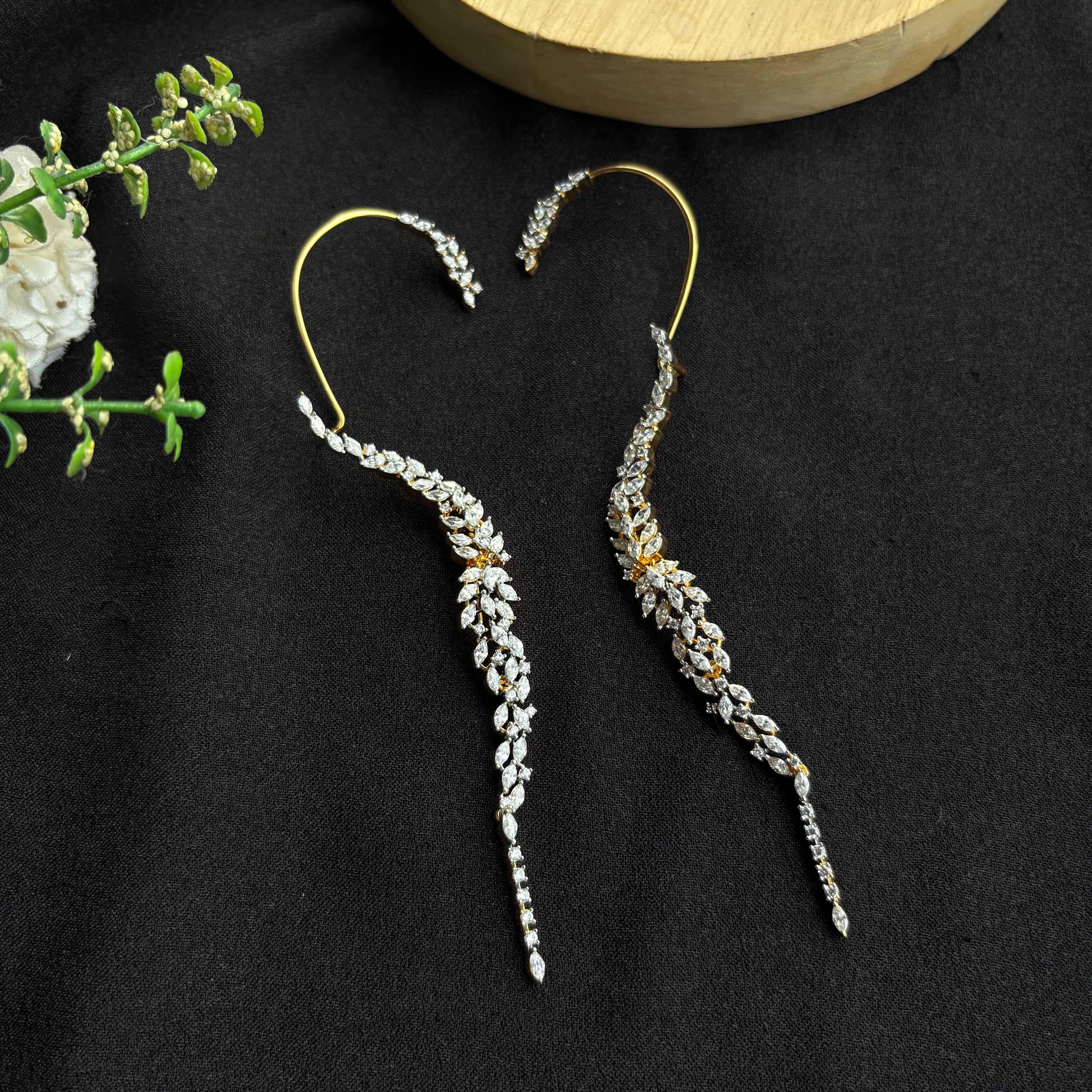 Ad Kiara Ear Cuff