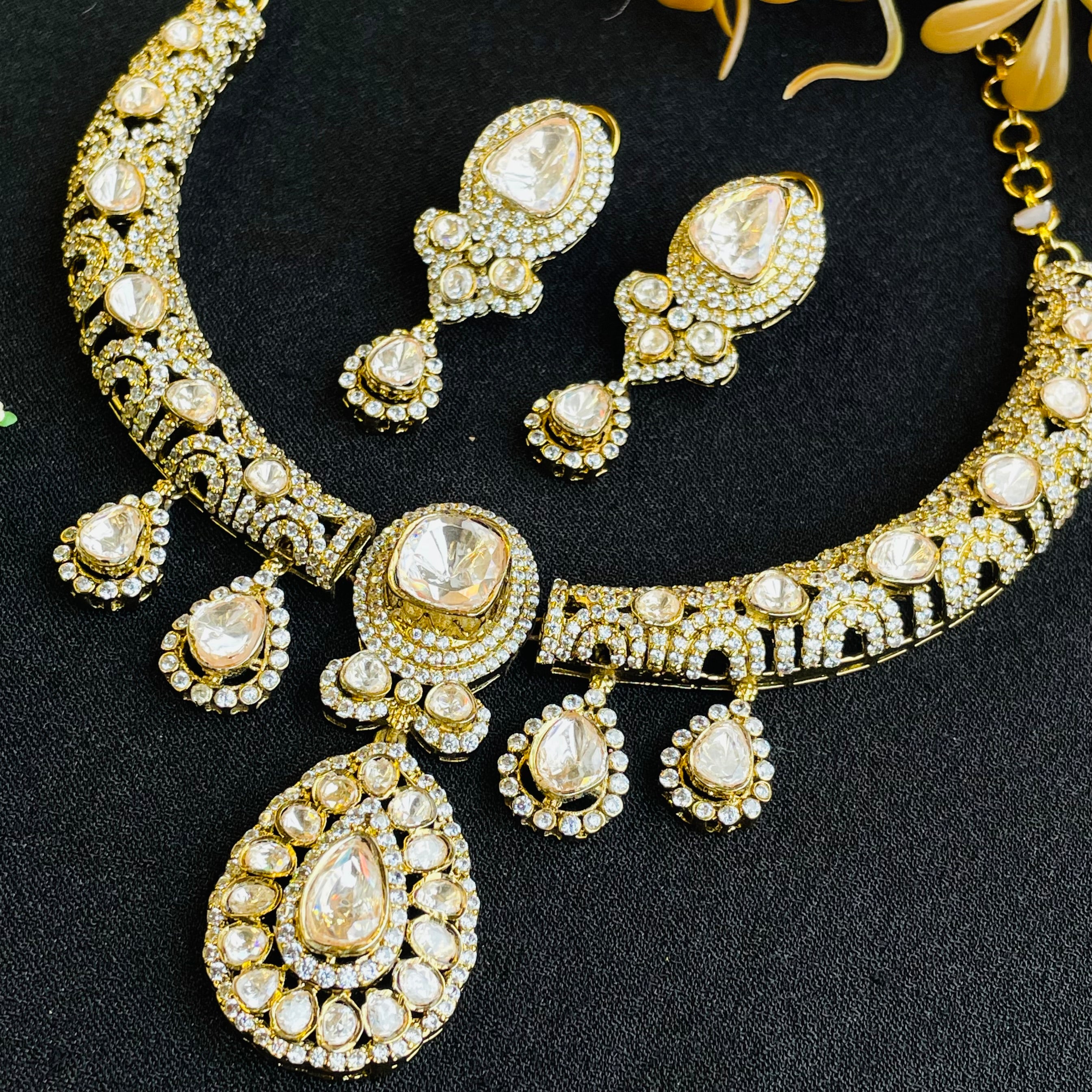 Nayaab Vesnavi Neckpiece