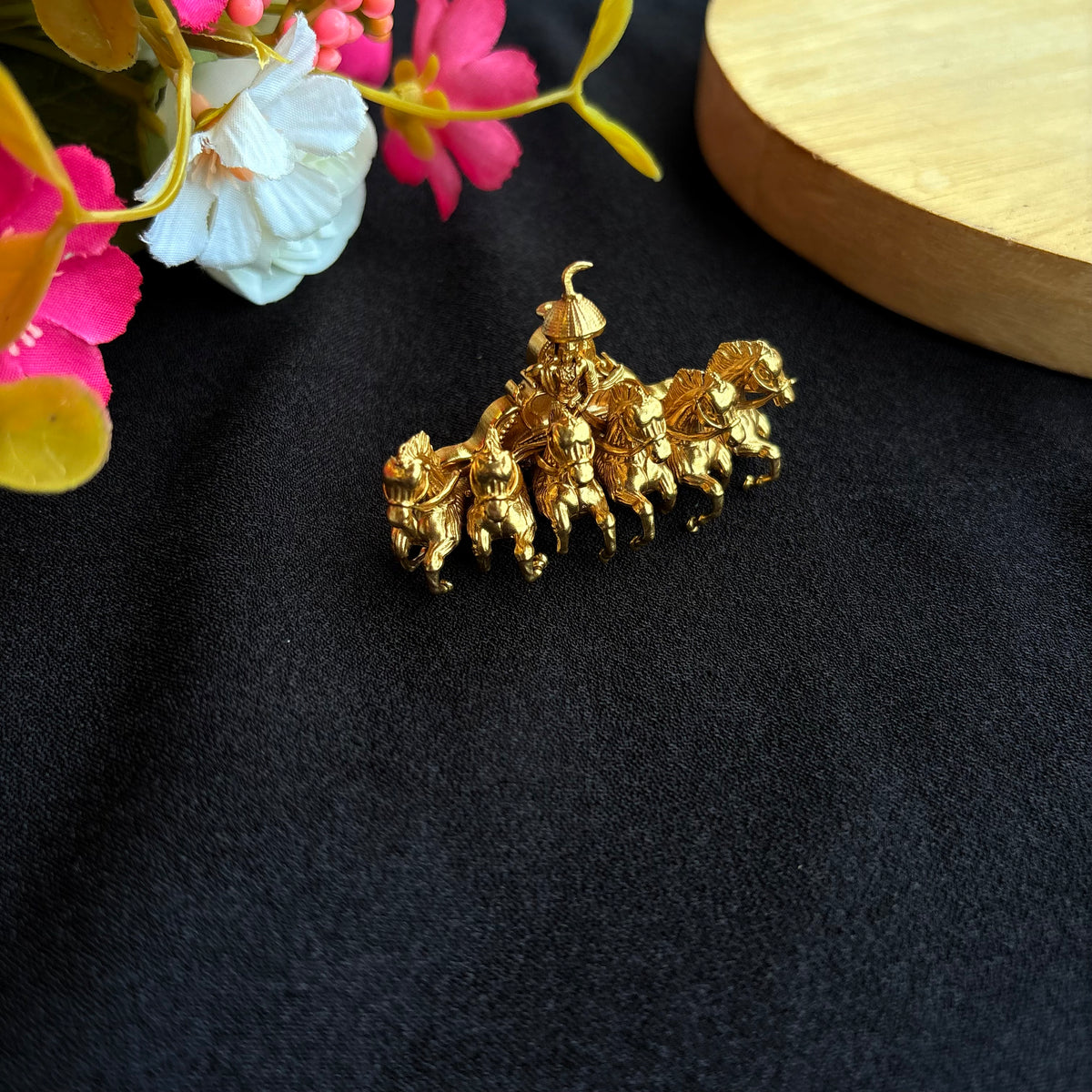 Nayaab Avni Brooch