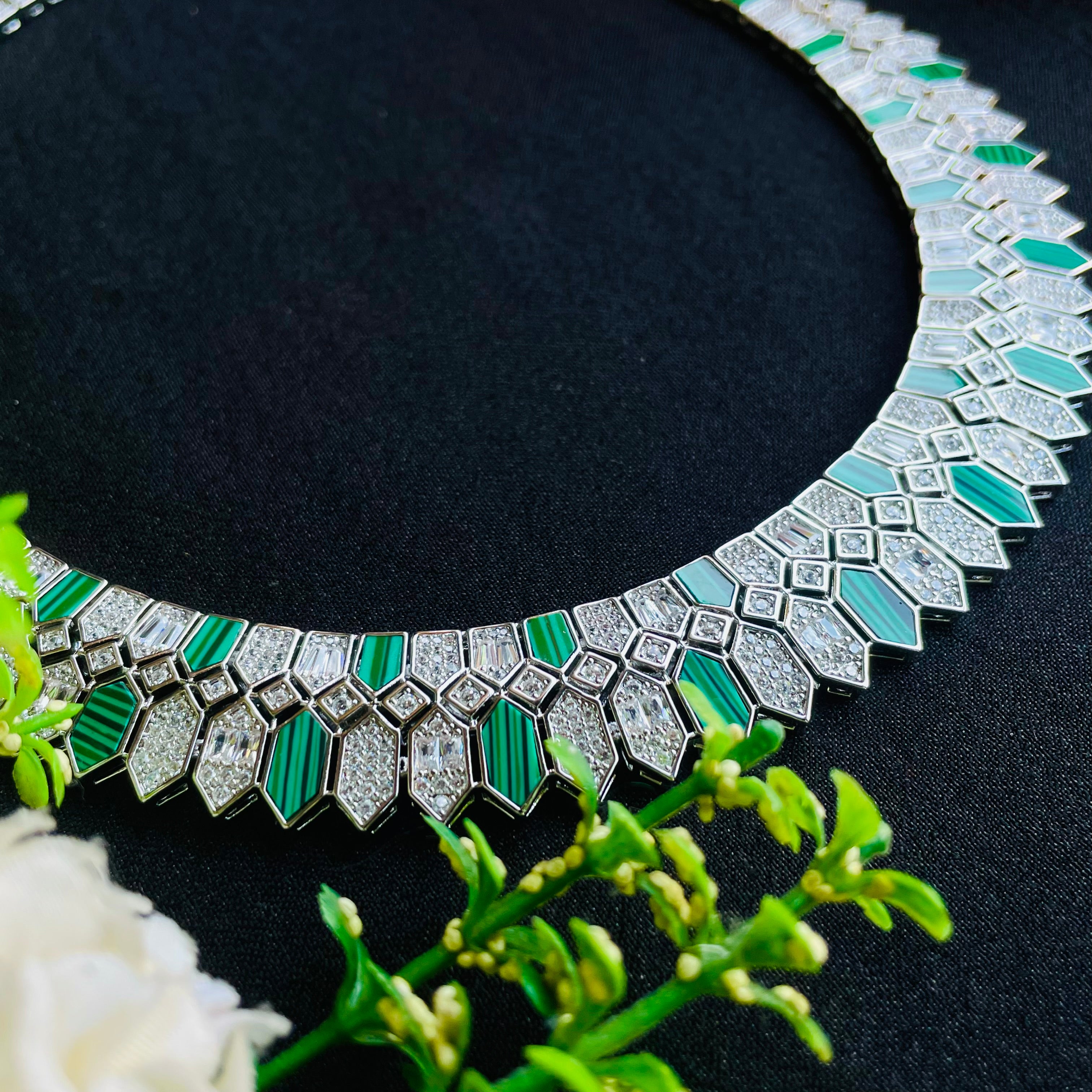 Ad ella neckpiece