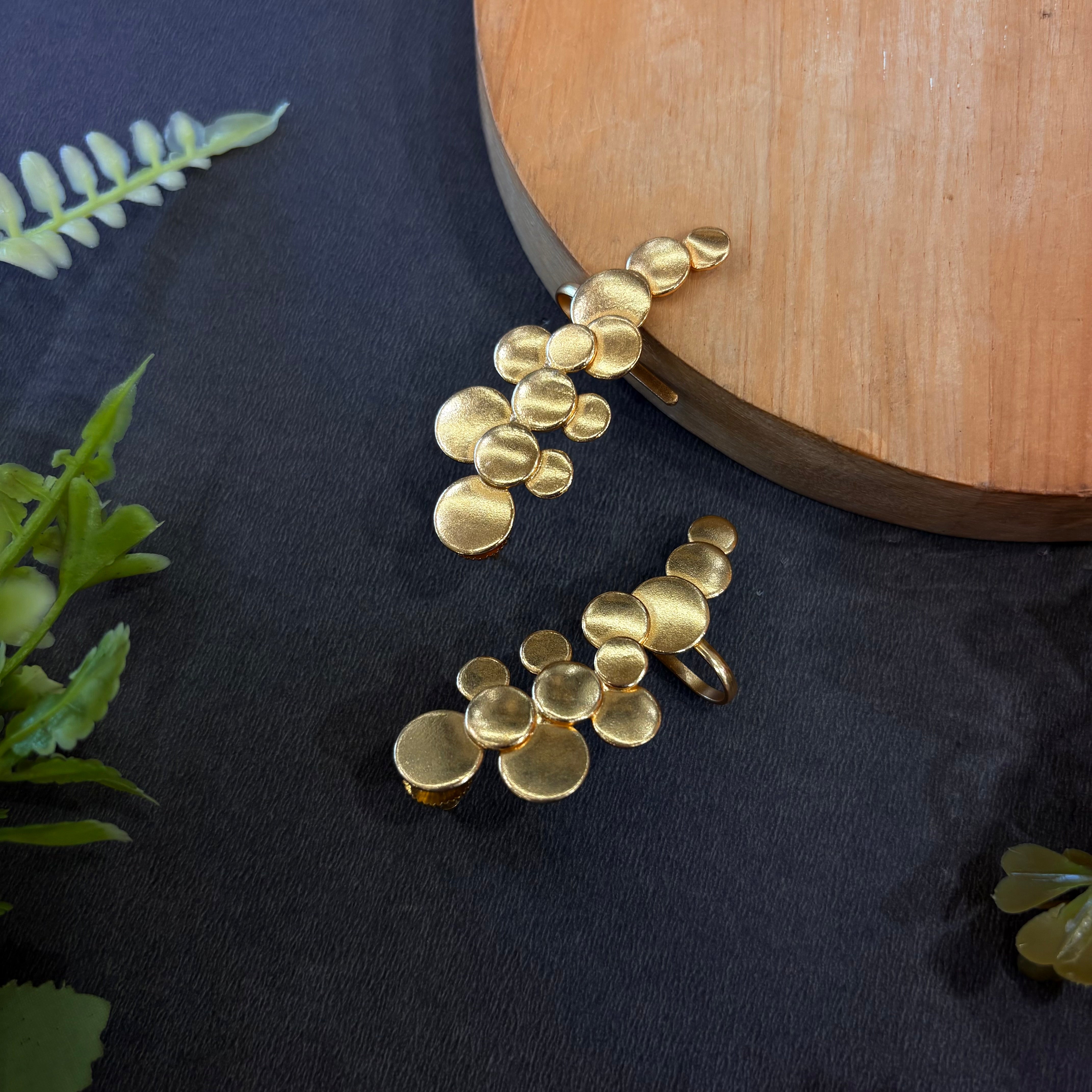 Aurelia Disc Cascade Earcuff