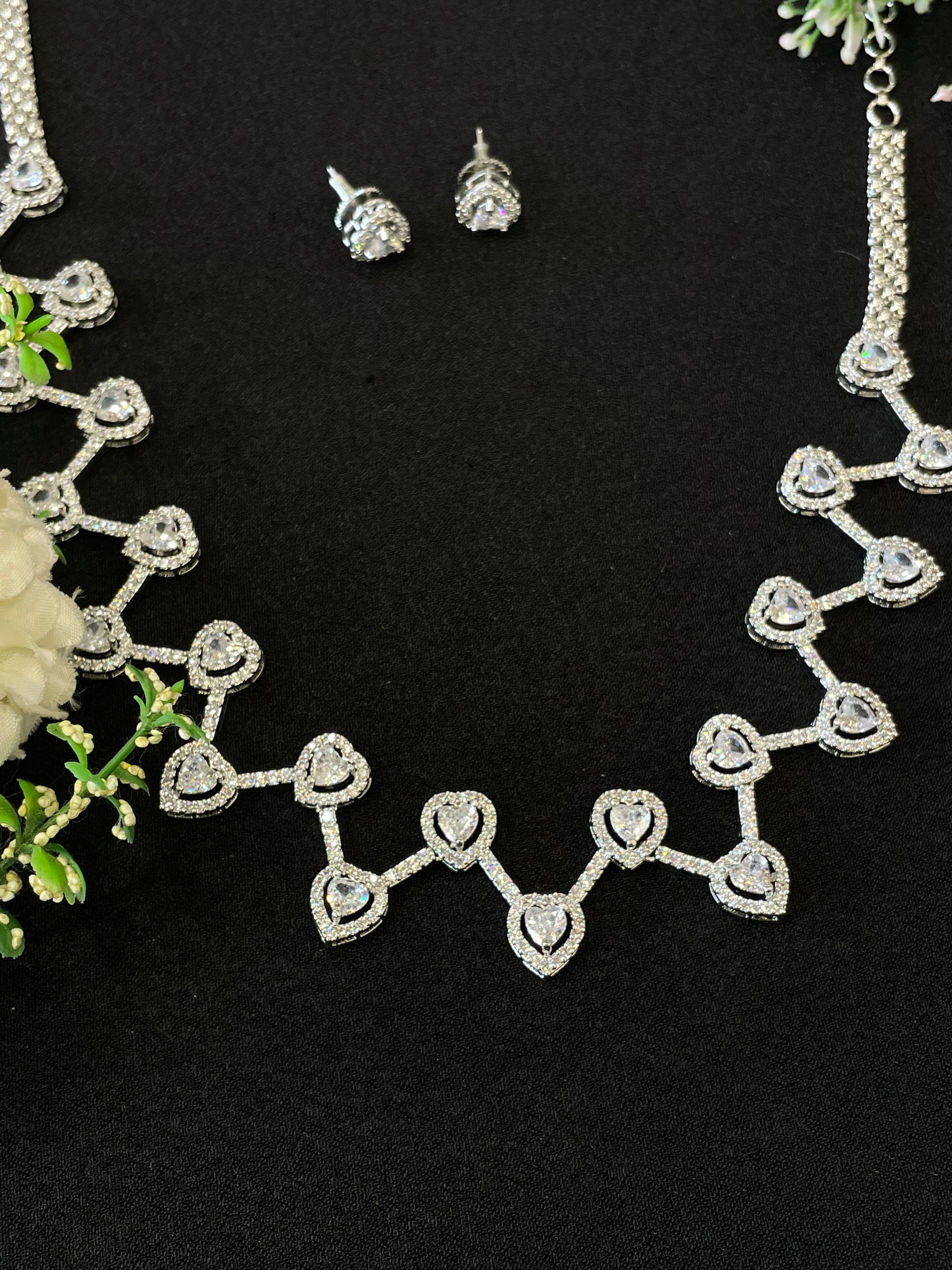Ad Ava neckpiece