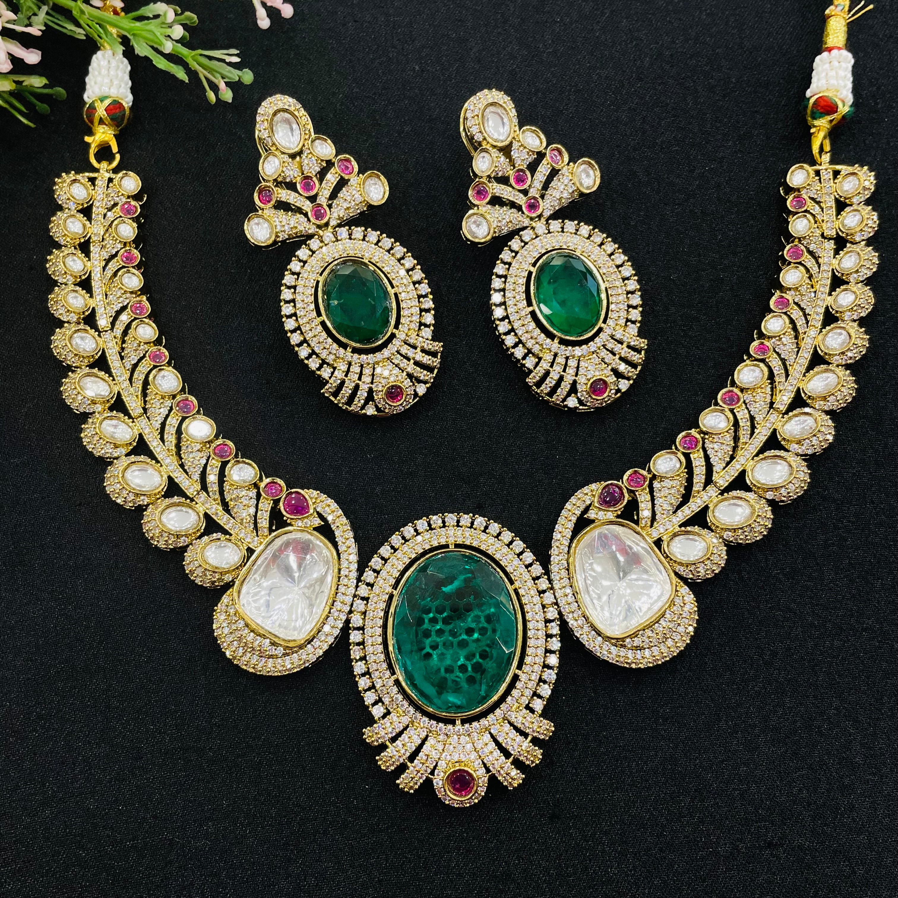 Nayaab Divisha Neckpiece