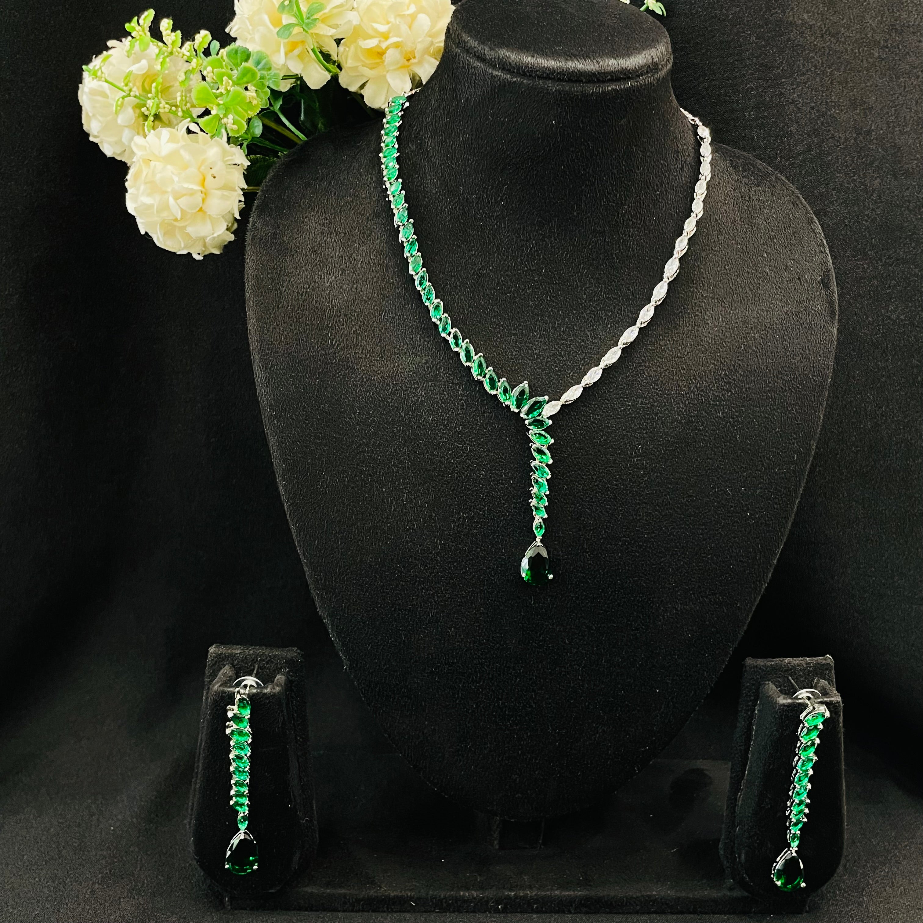 Ad Molly Neckpiece