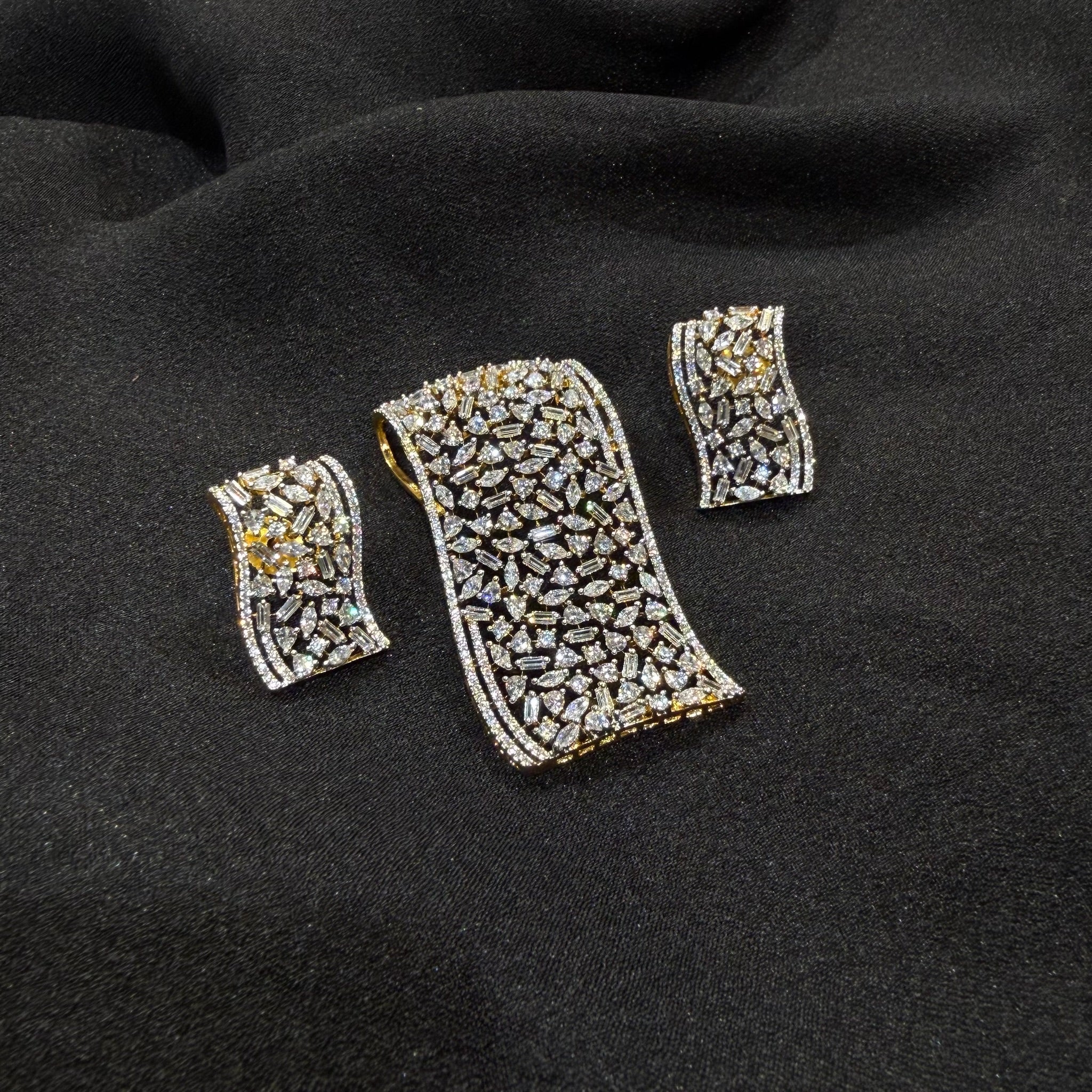 AD Myra Pendant Set
