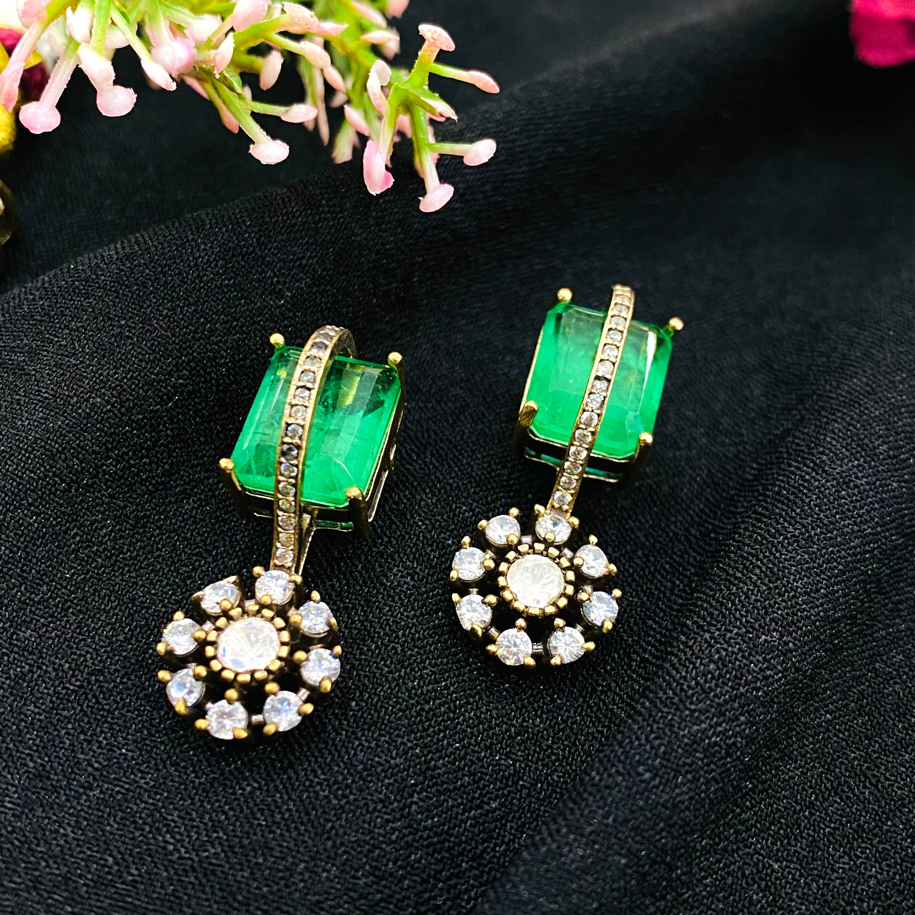 Nayaab Zarrin-Panna neckpiece