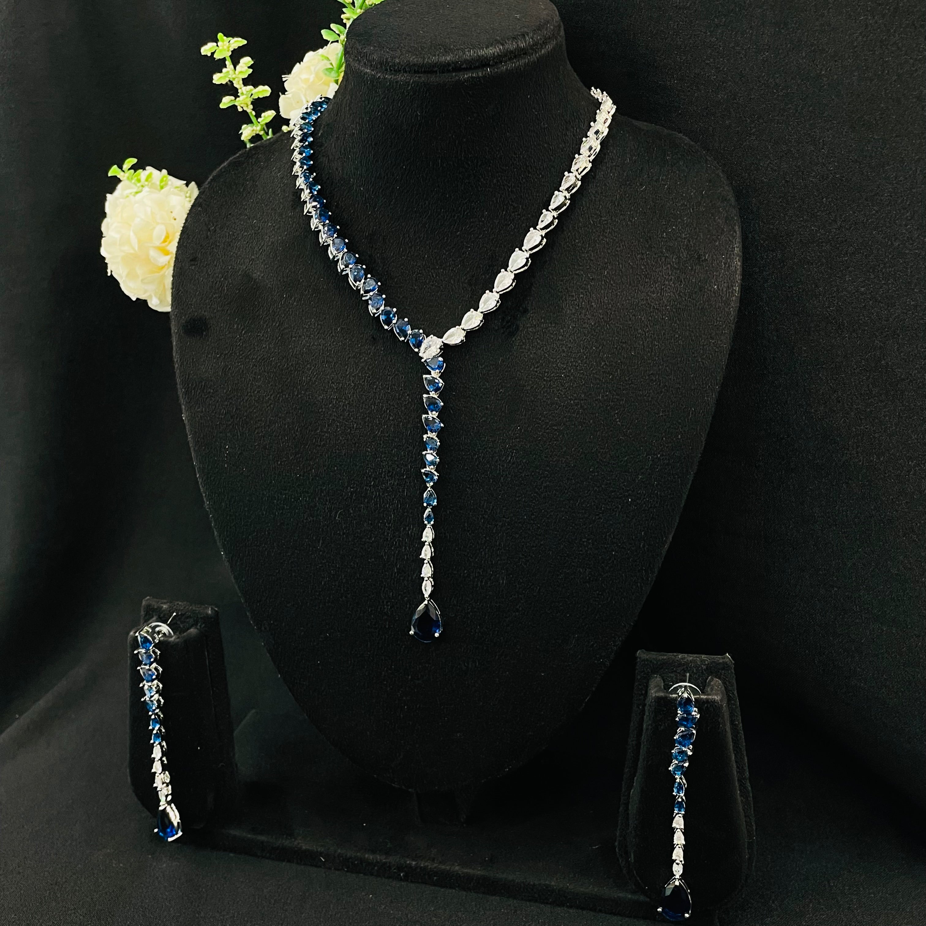 Ad Molly Neckpiece