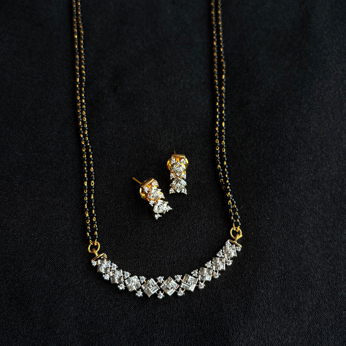Aarna Geometric Mangalsutra