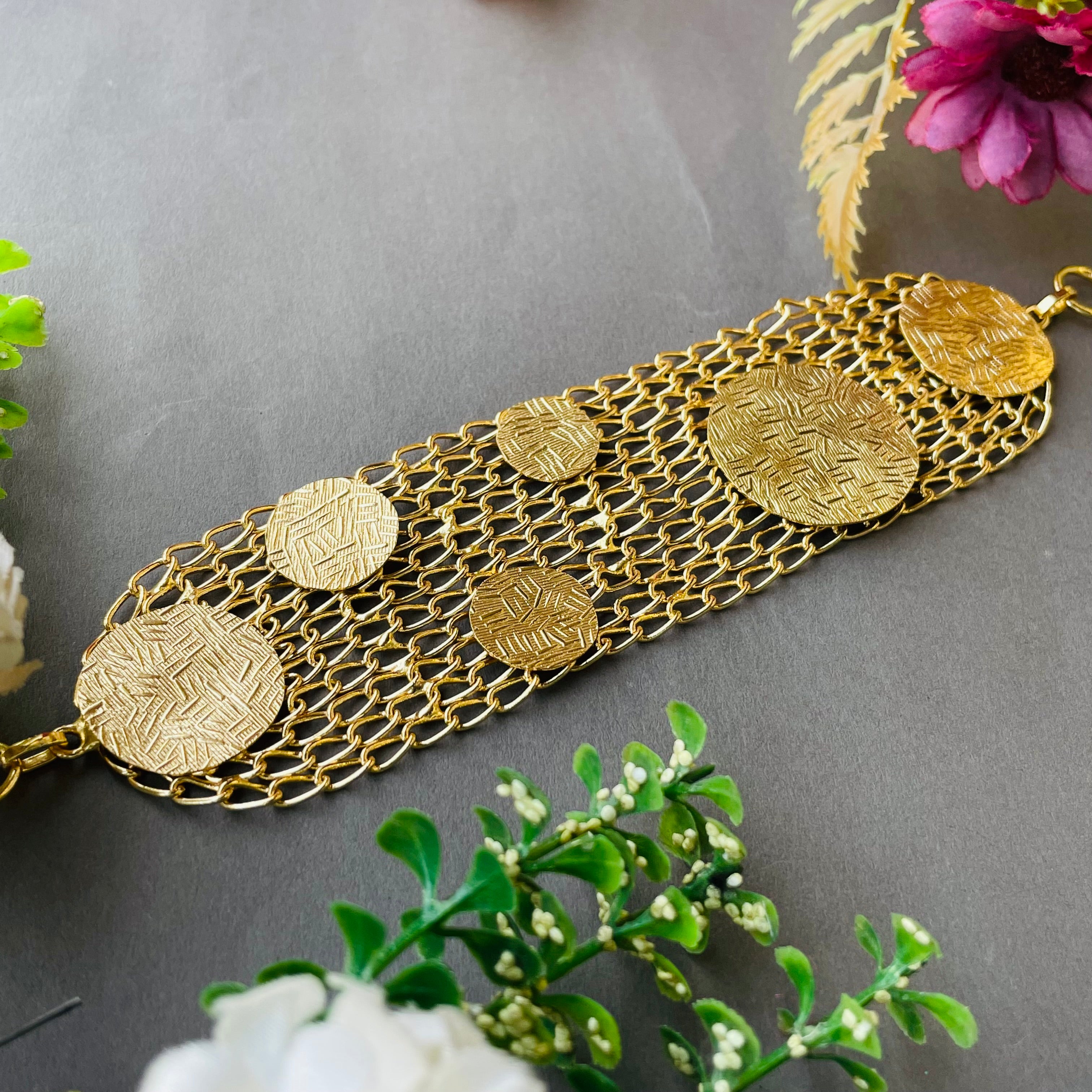 Layla Amelia choker