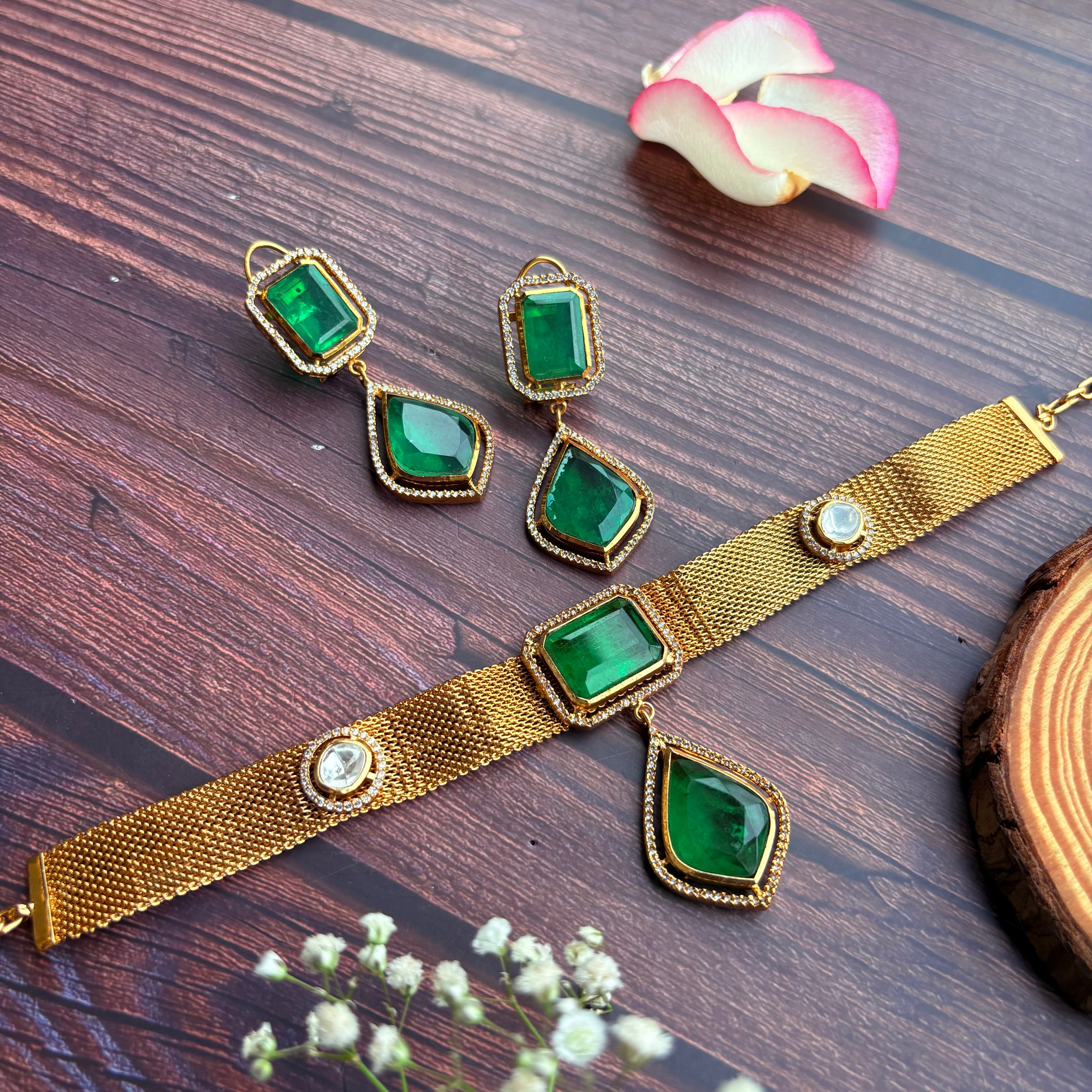 Nayaab Rushika Choker