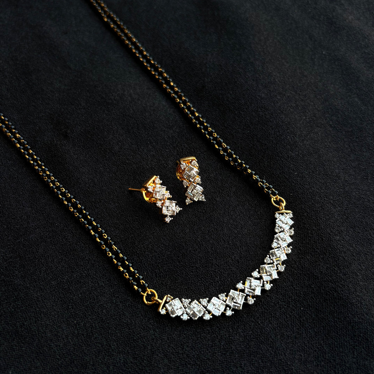 Aarna Geometric Mangalsutra