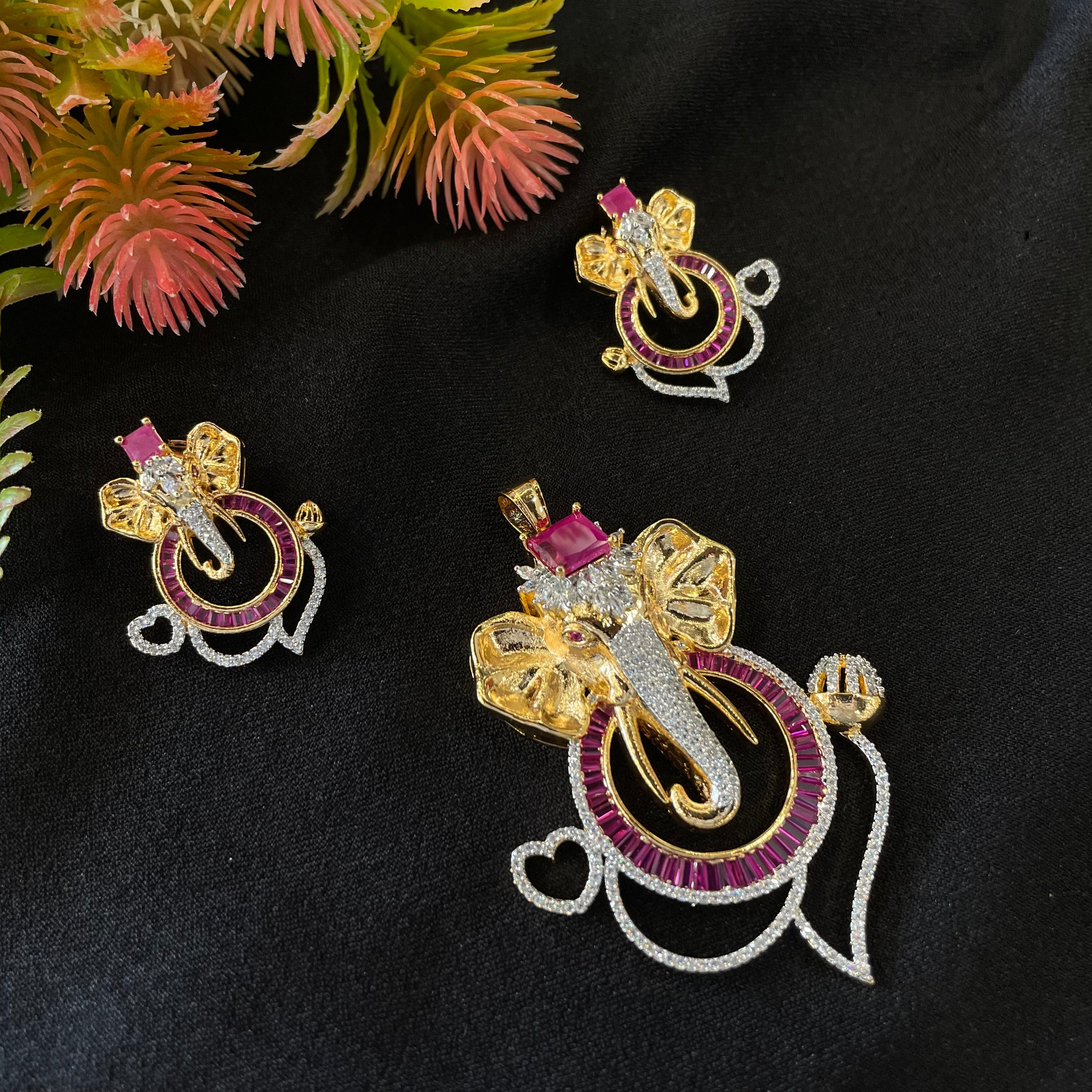 AD Noor Pendant Set