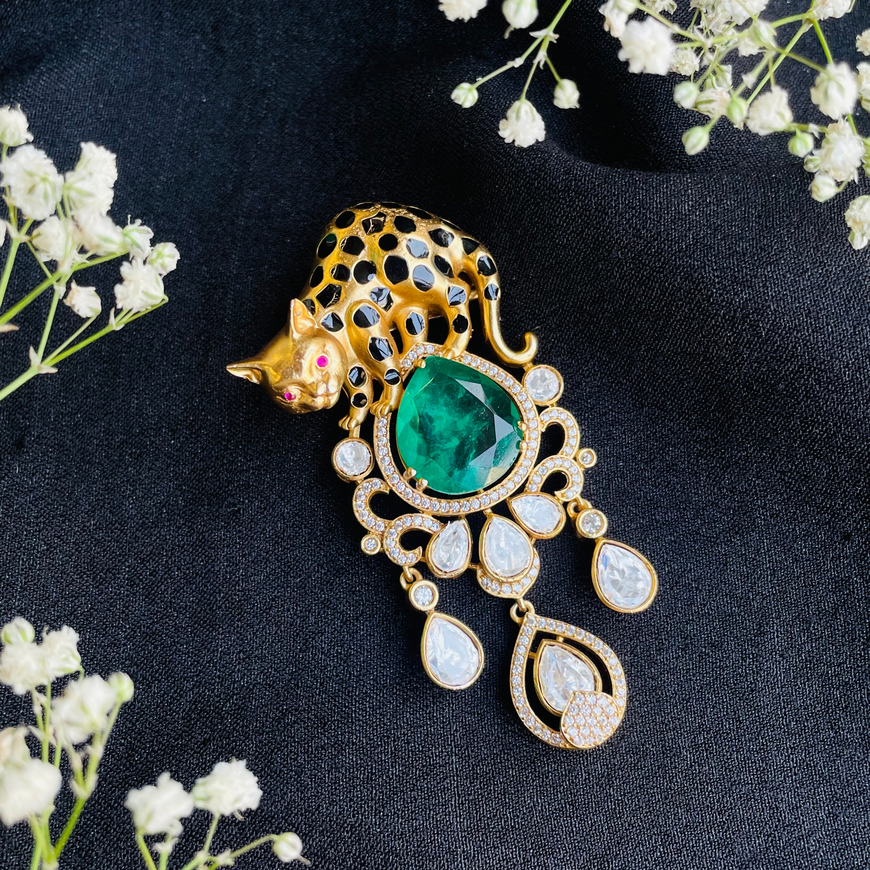 Nayaab Lane brooch