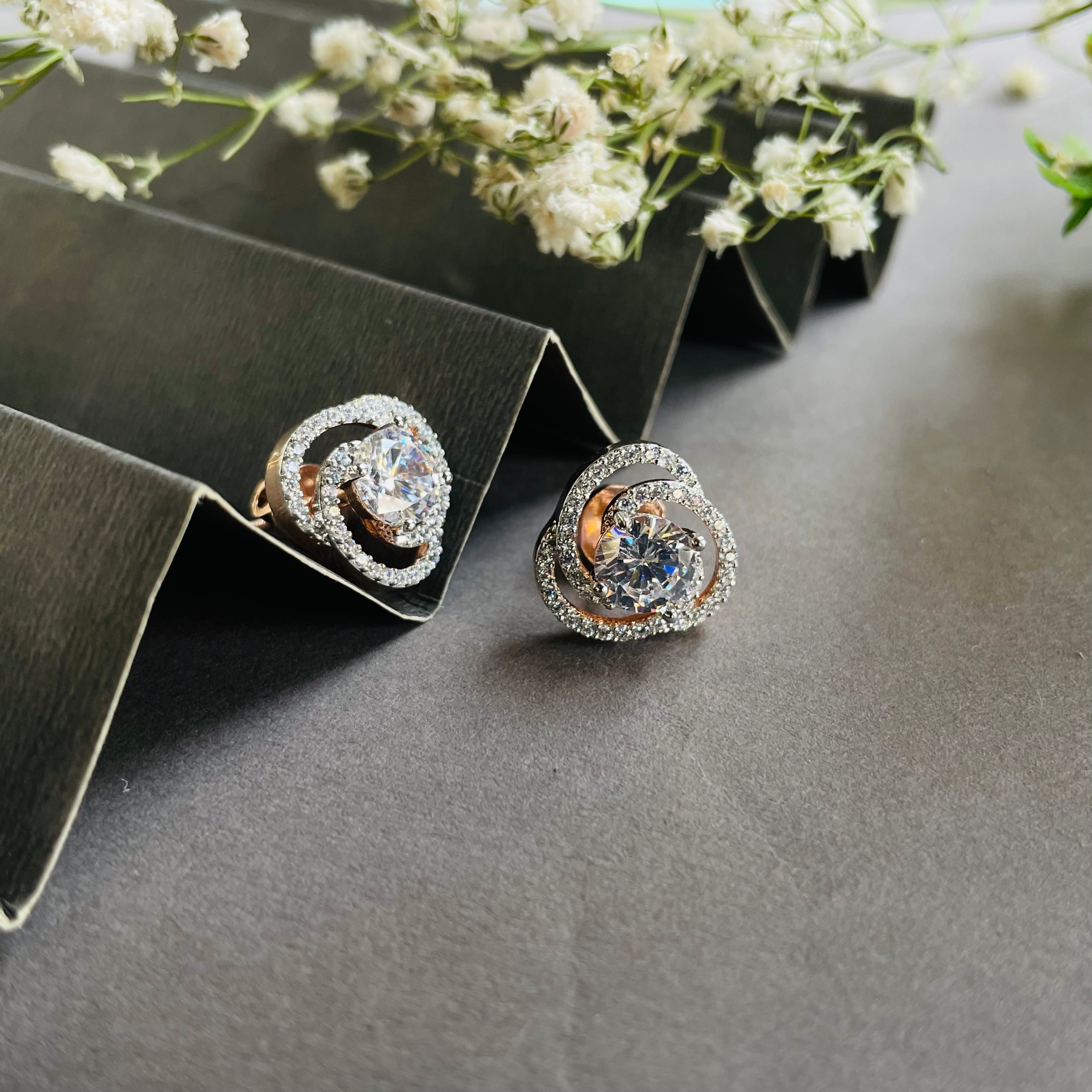 Ad Arrow studs
