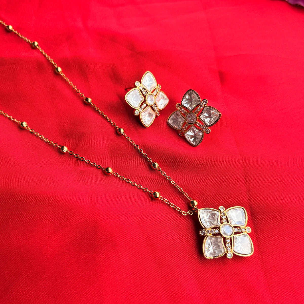 Aarika Pendant Set