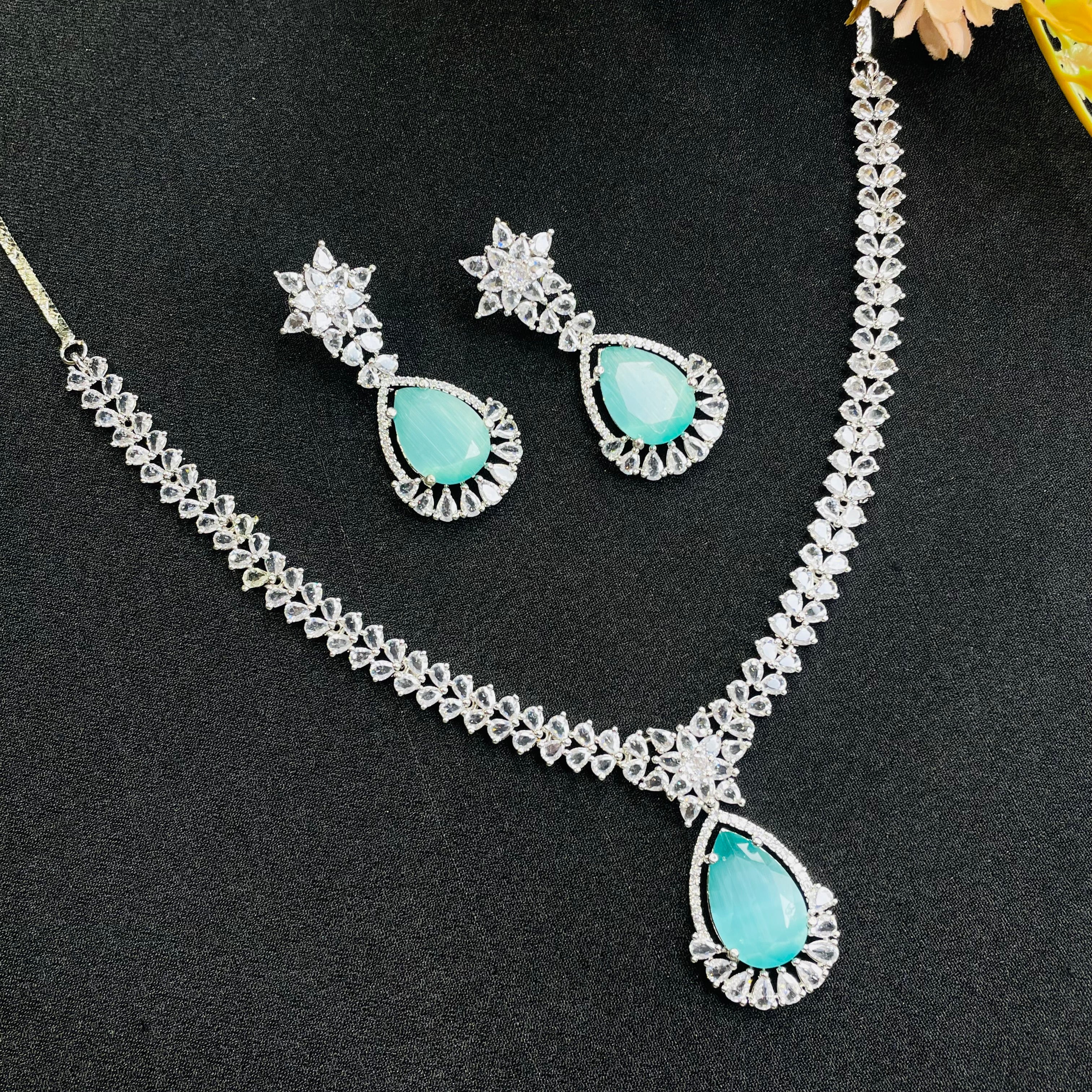 Ad Aria Neckpiece