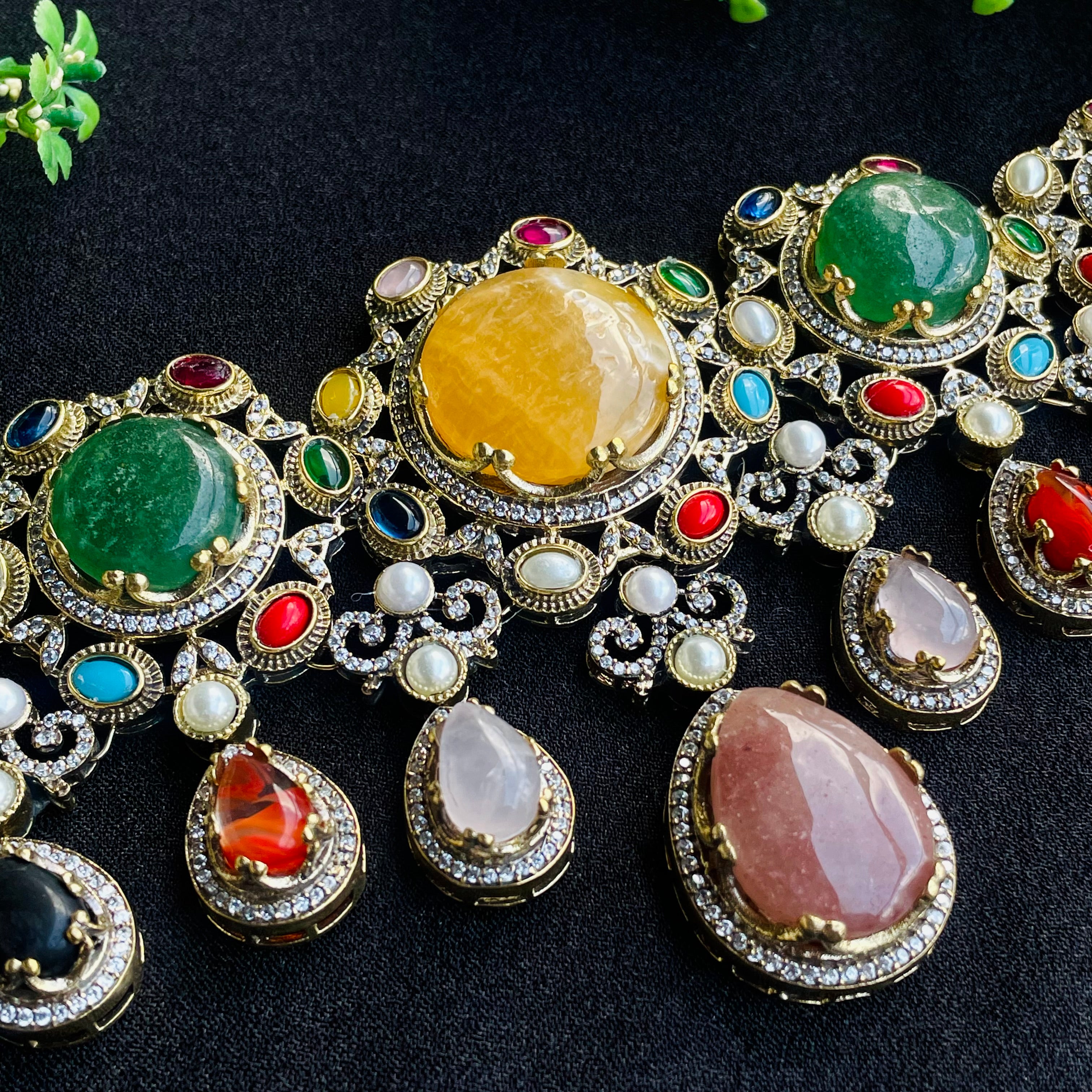 Nayaab Aakriti Navaratna Choker