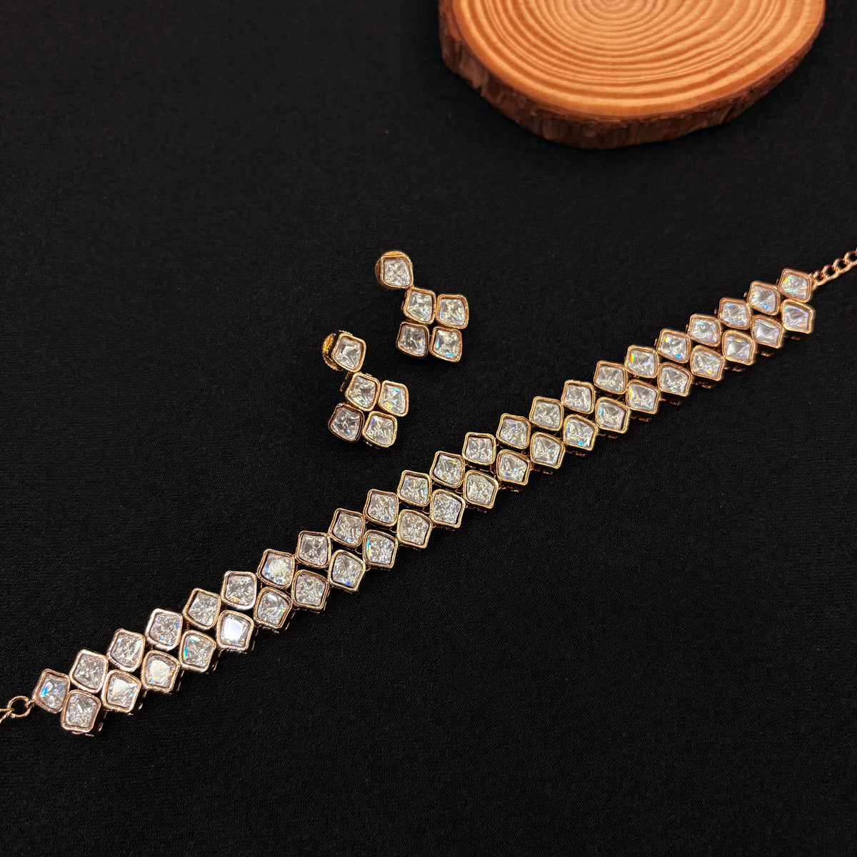 Aadhya Geometric Glow Neckpiece