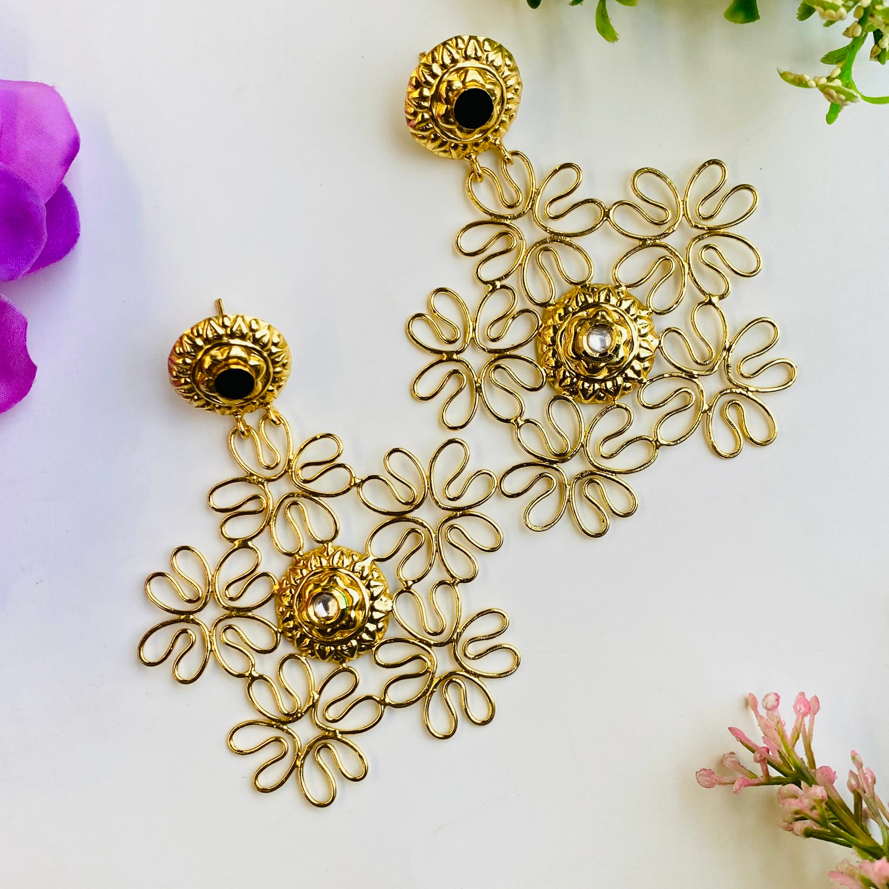 Nayaab Flower Earring