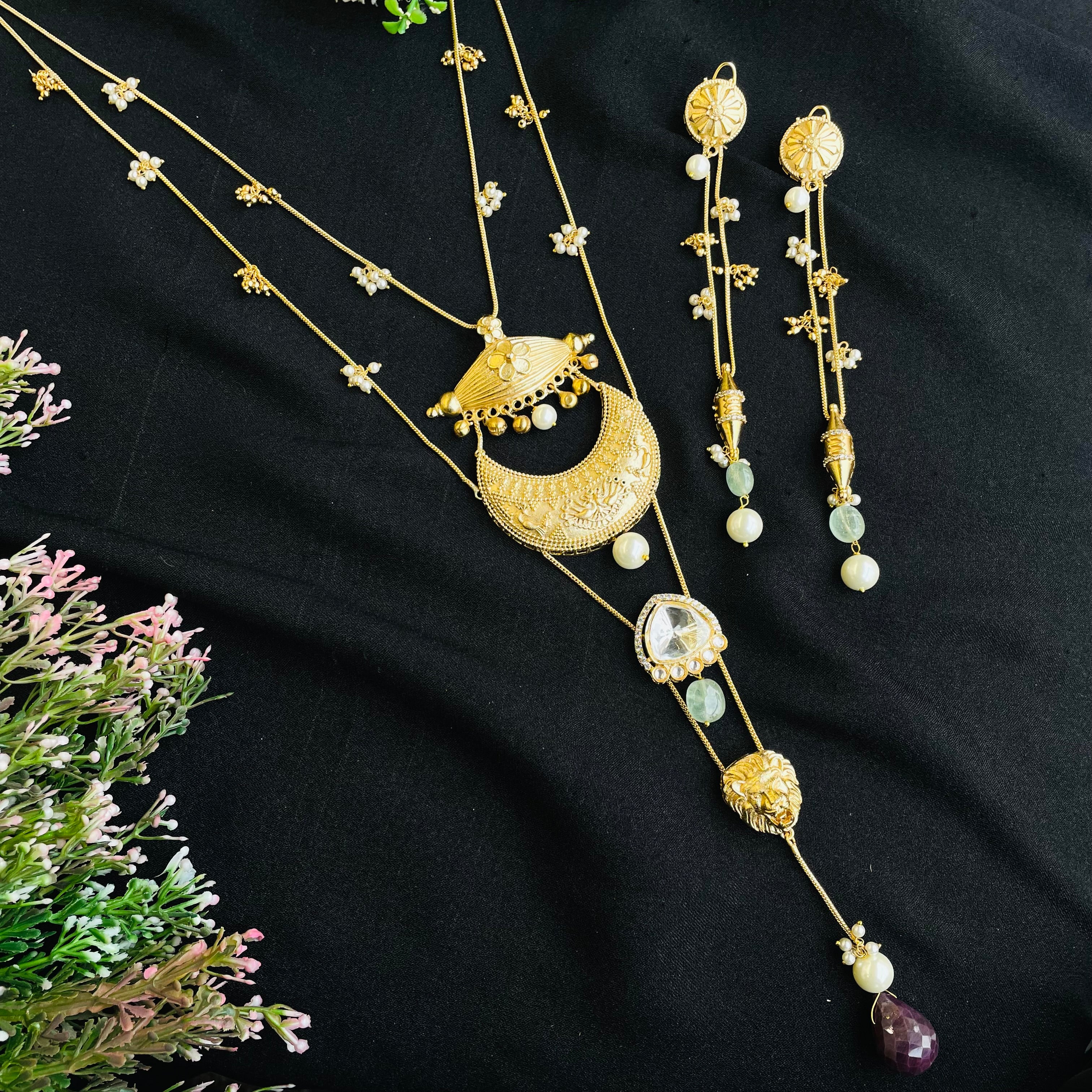 Nayaab Aditi Neckpiece