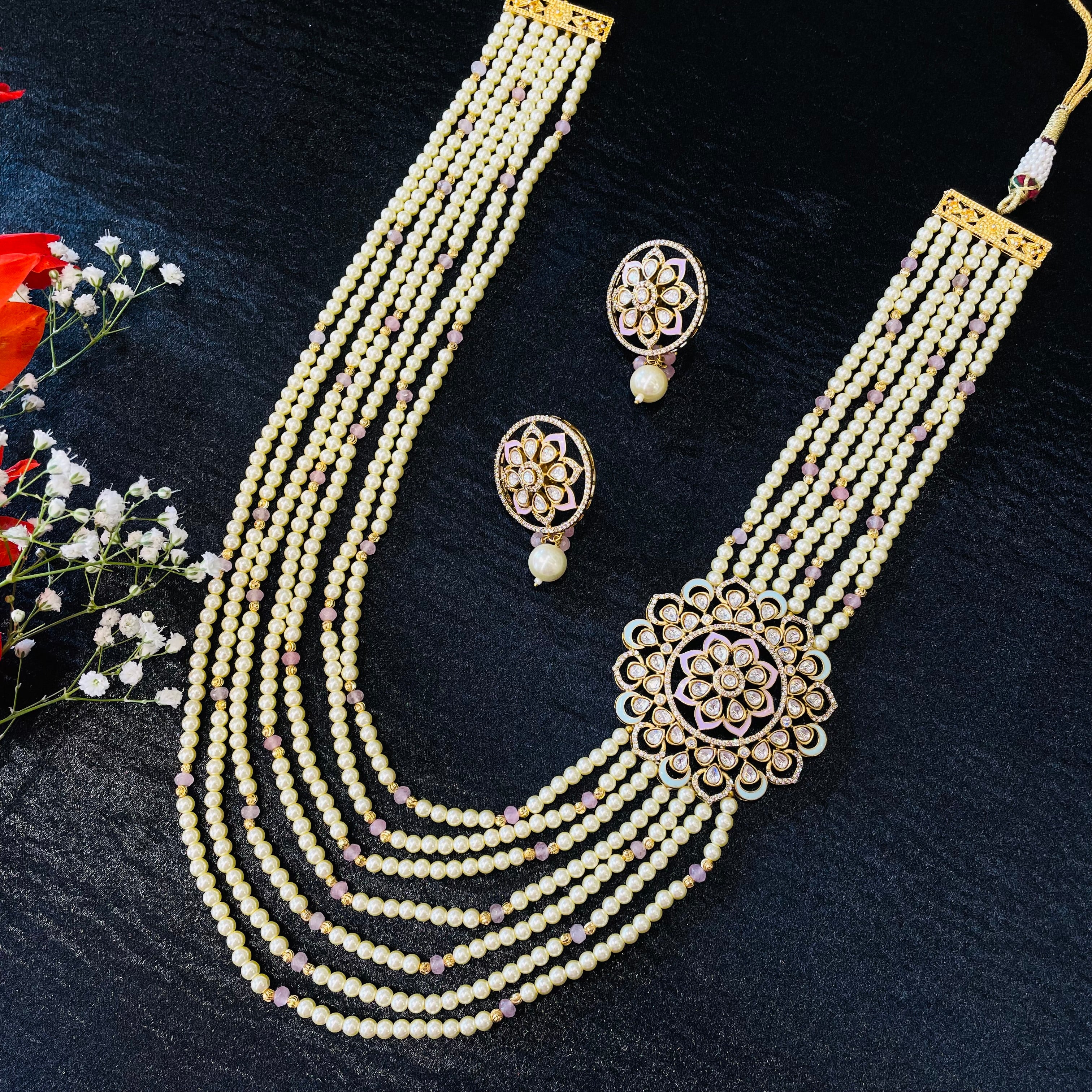 Nayaab Aliya Pearl Neckpiece