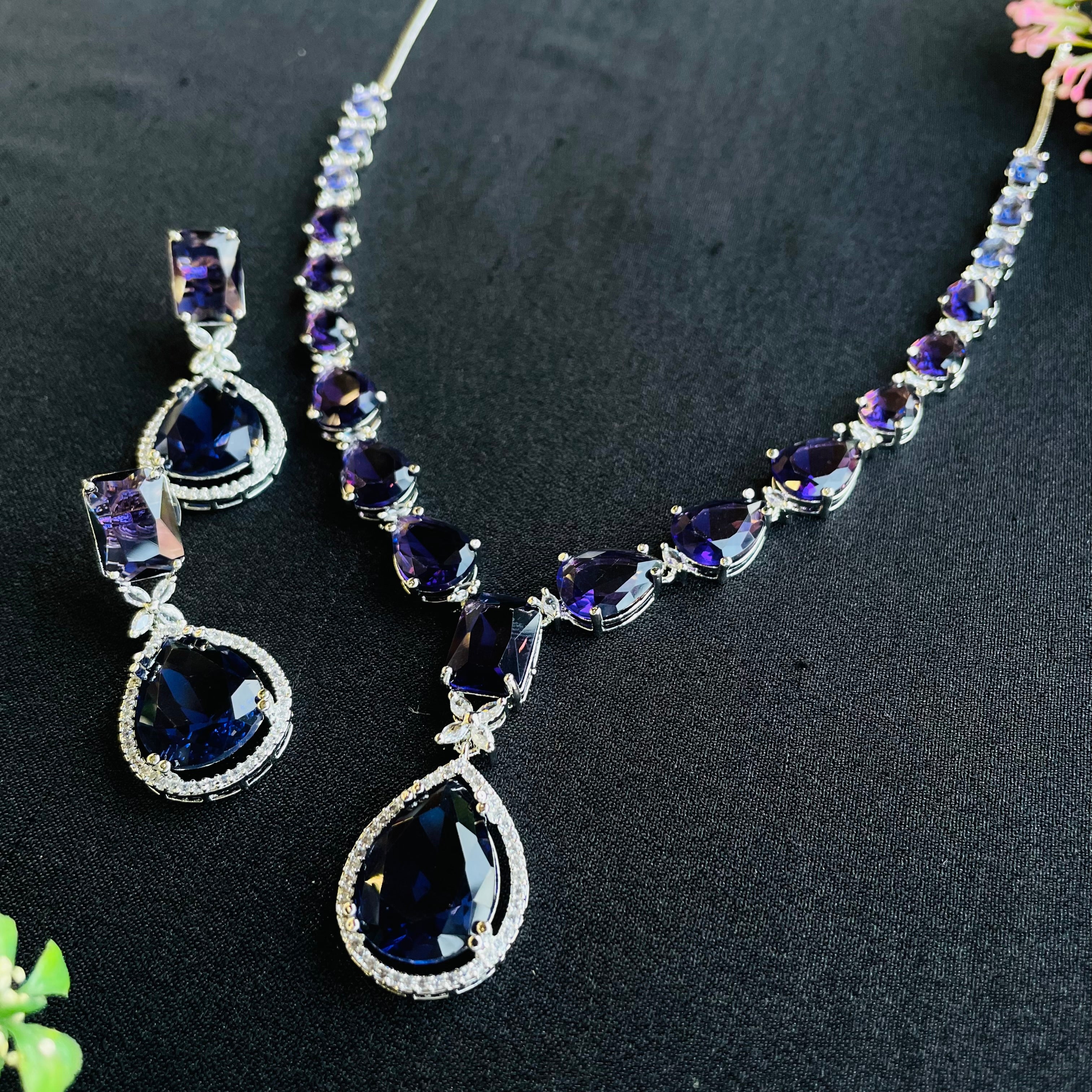 kiara emerald ad Neckpiece