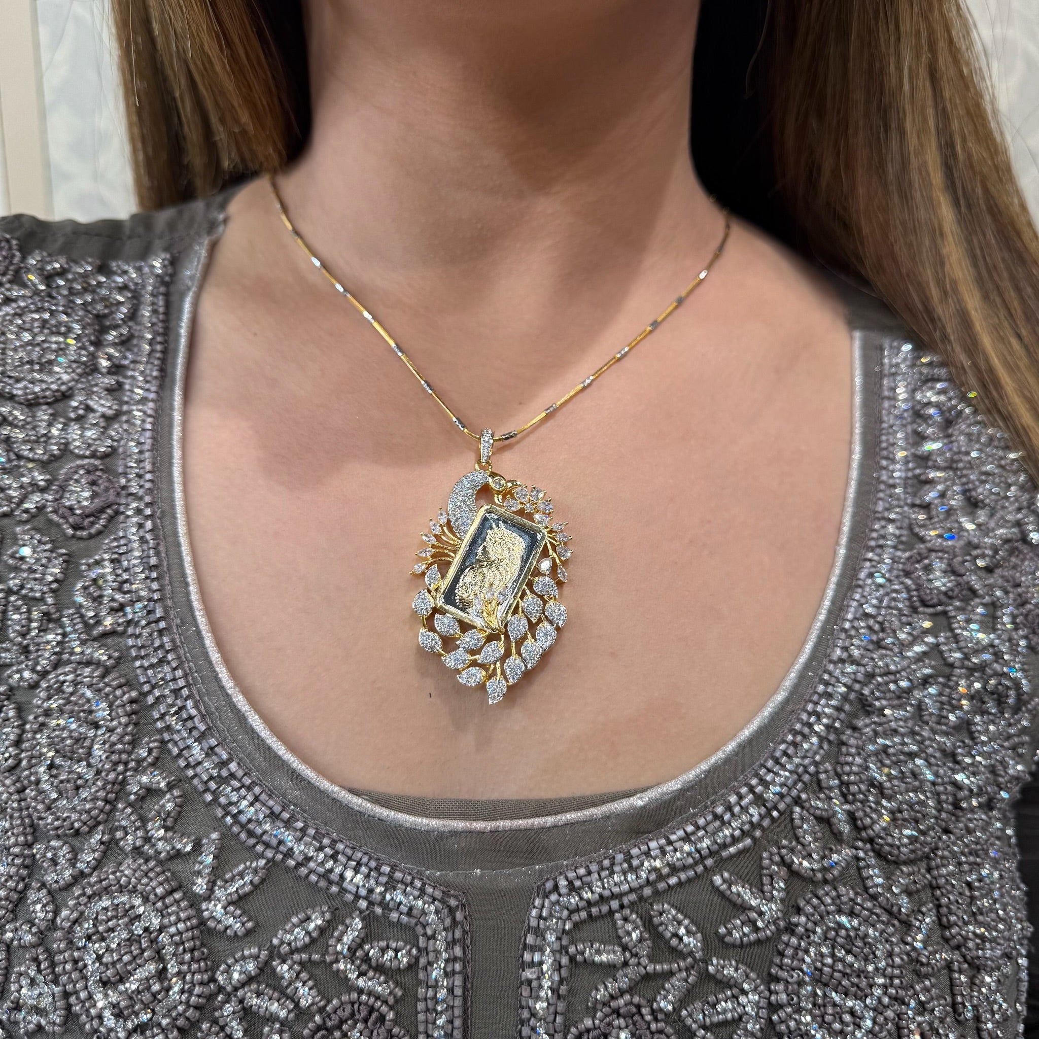 AD Aarna Pendant Set