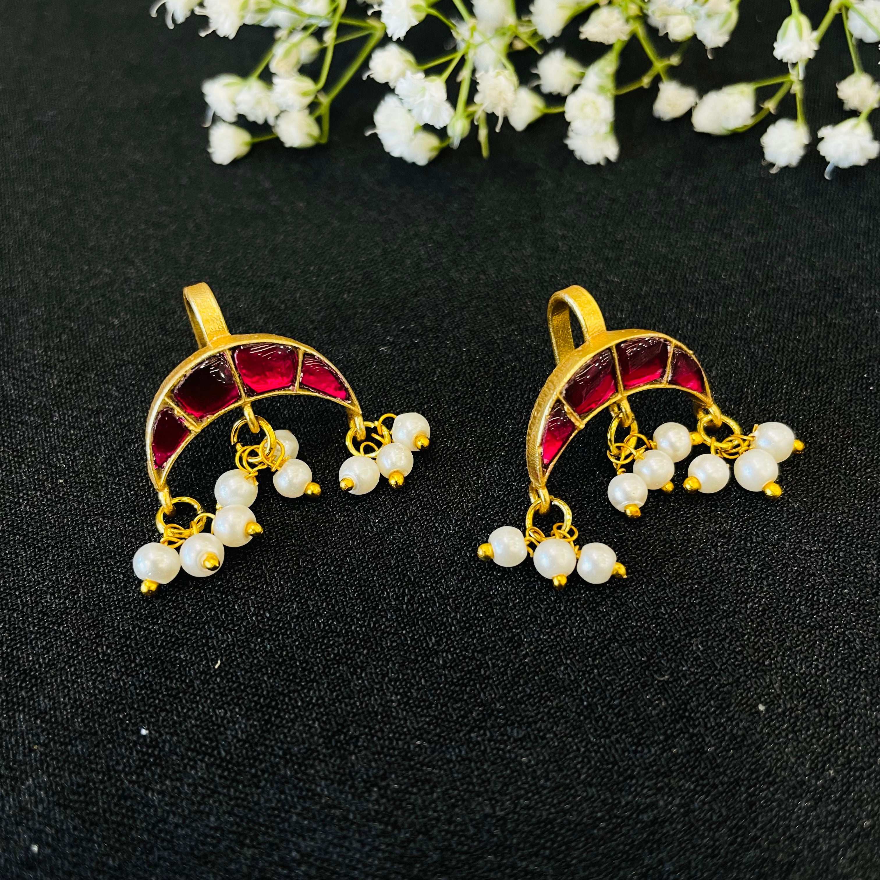 Nayaab Akira earclip