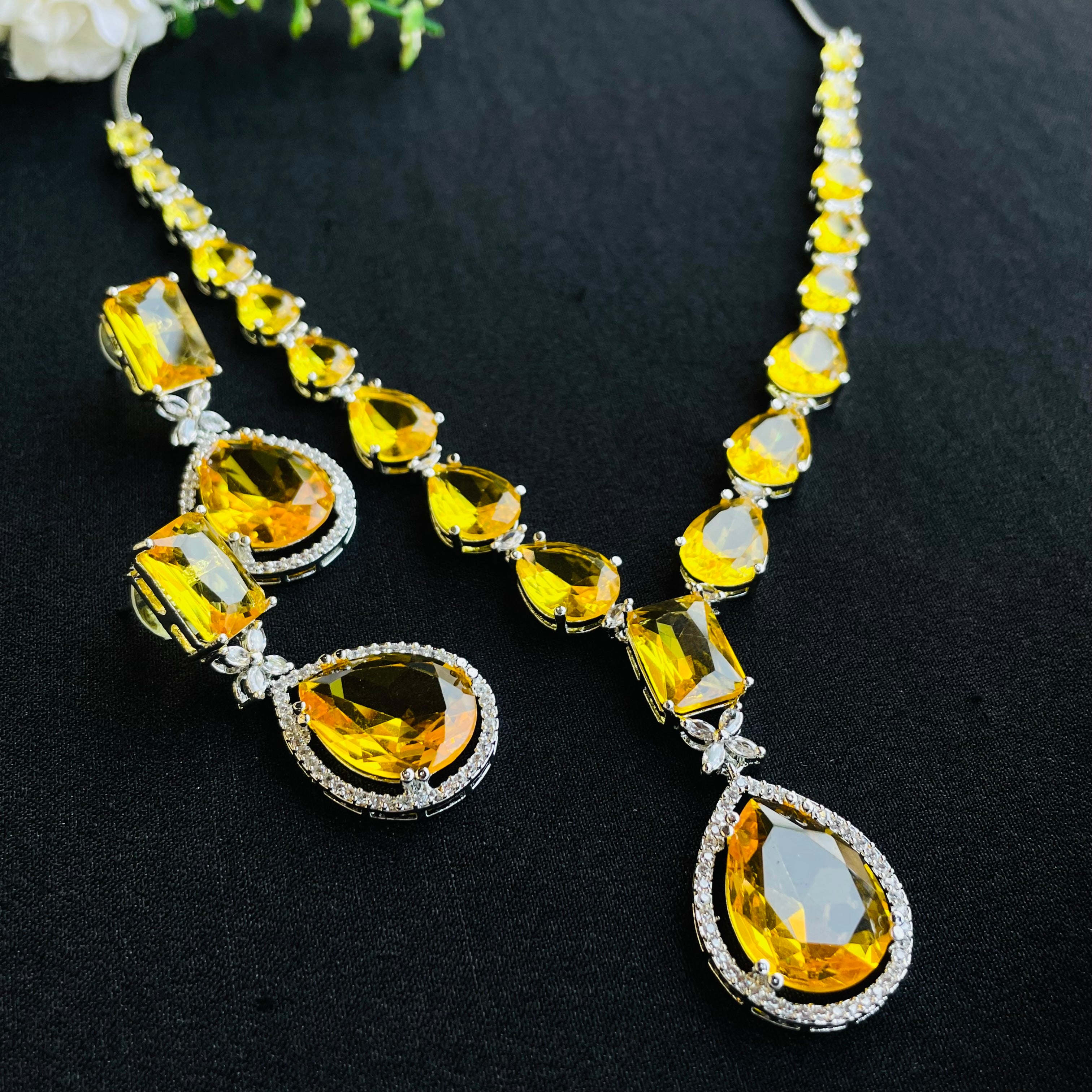 kiara emerald ad Neckpiece