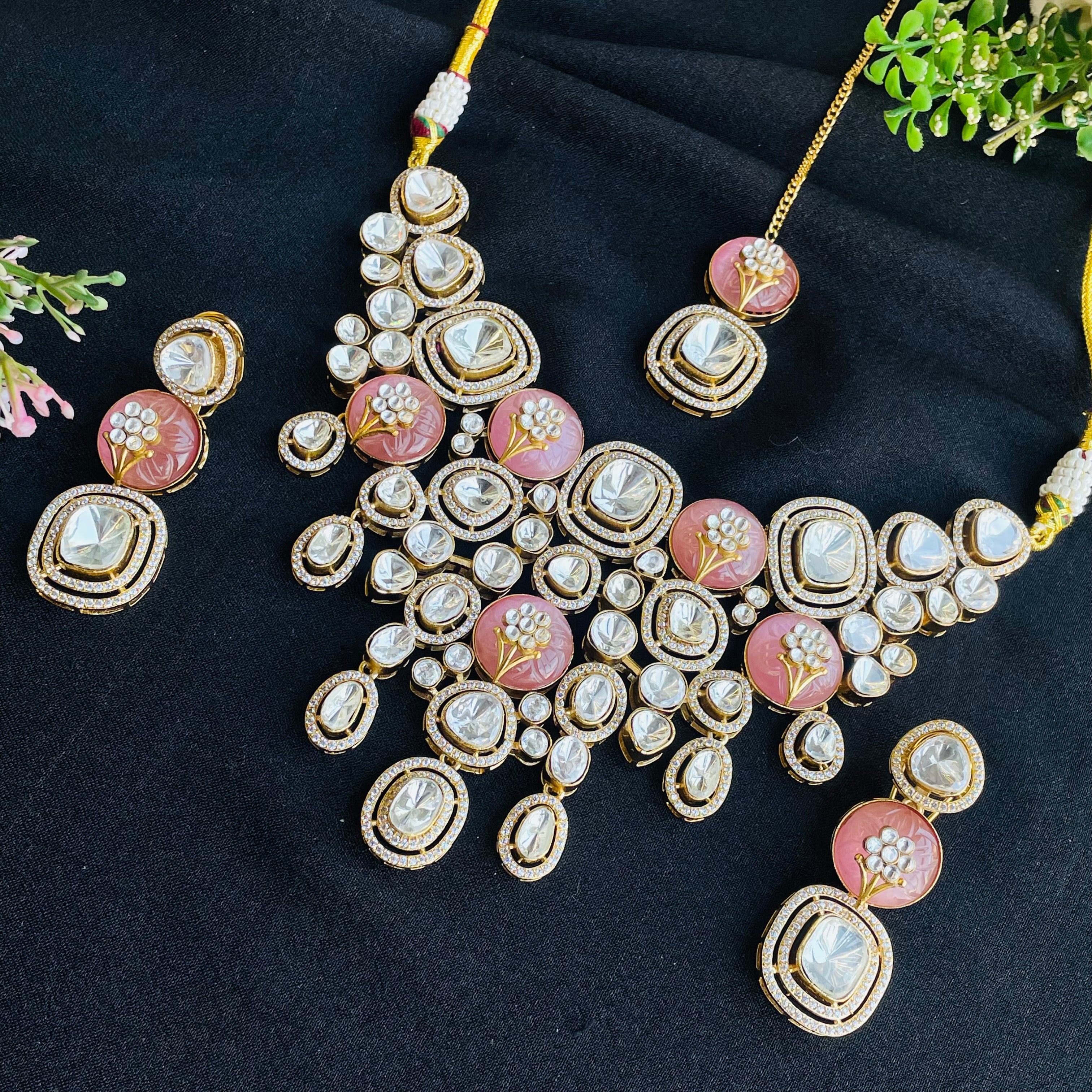 Nayaab Yashvi Neckpiece