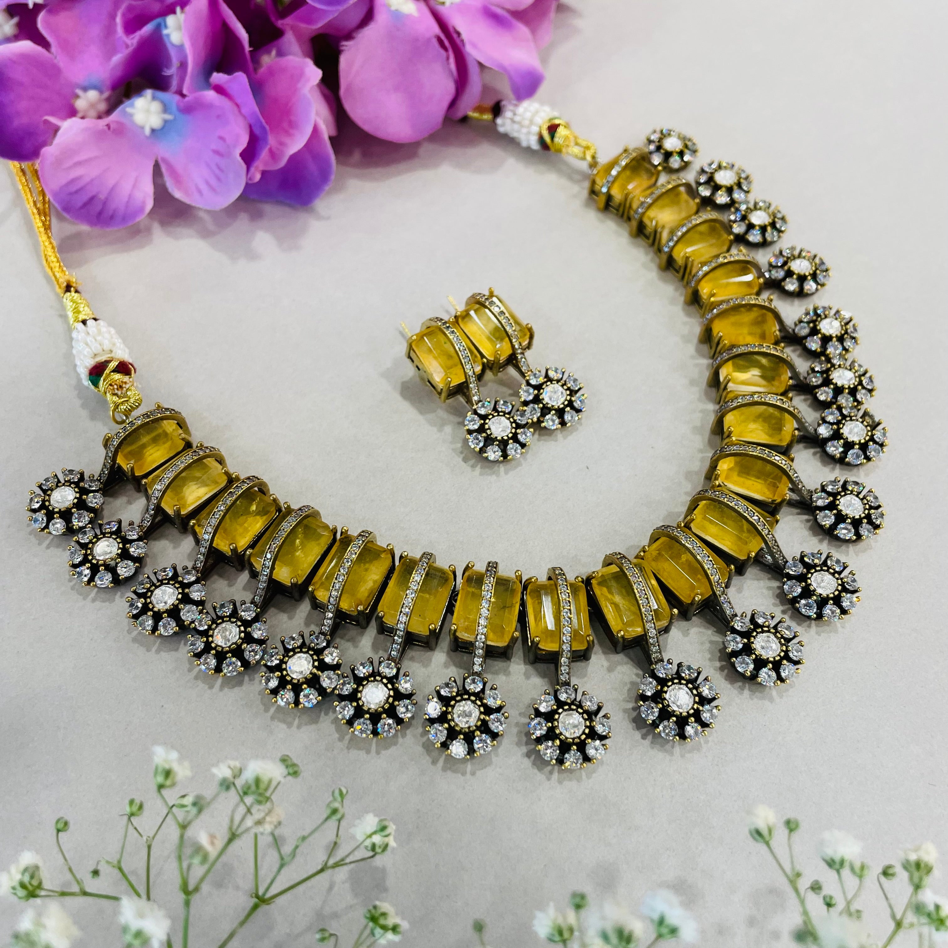 Nayaab Zarrin-Panna neckpiece