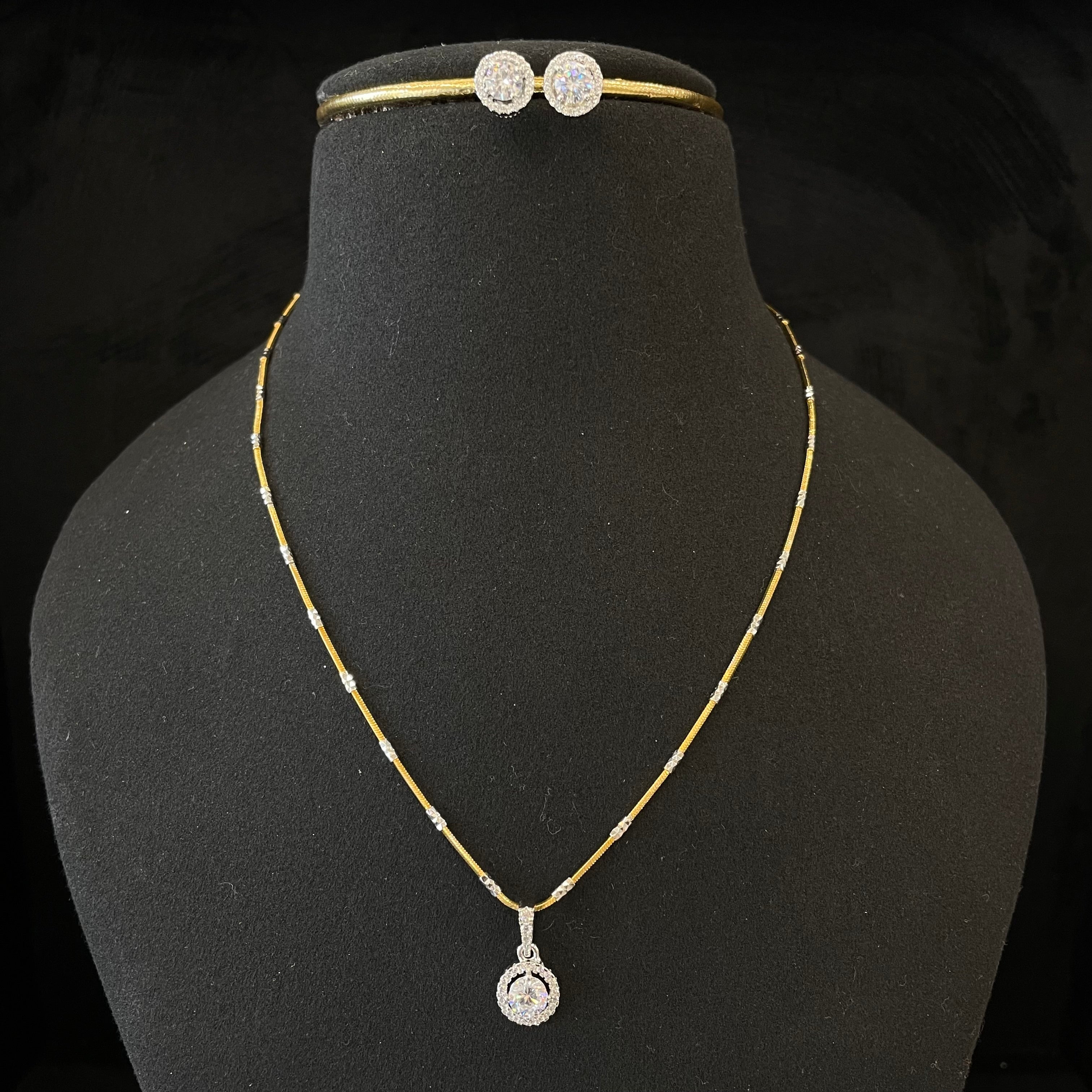 Ad Paridhi pendant set