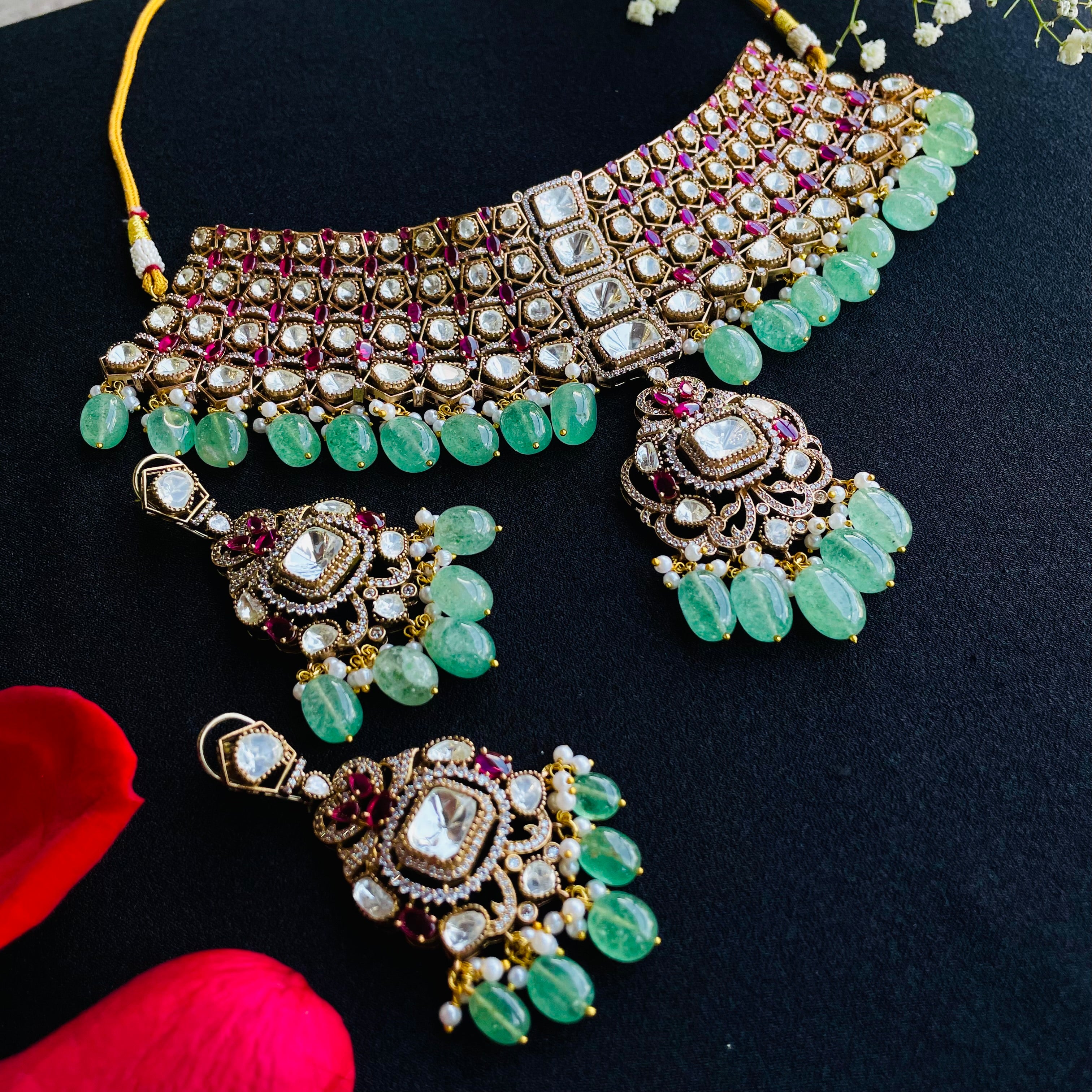 Nayaab Alizeh multi neckpiece