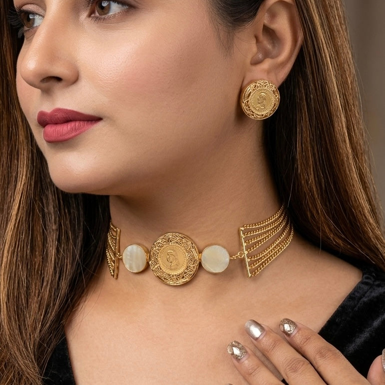 Layla Amaya gold choker